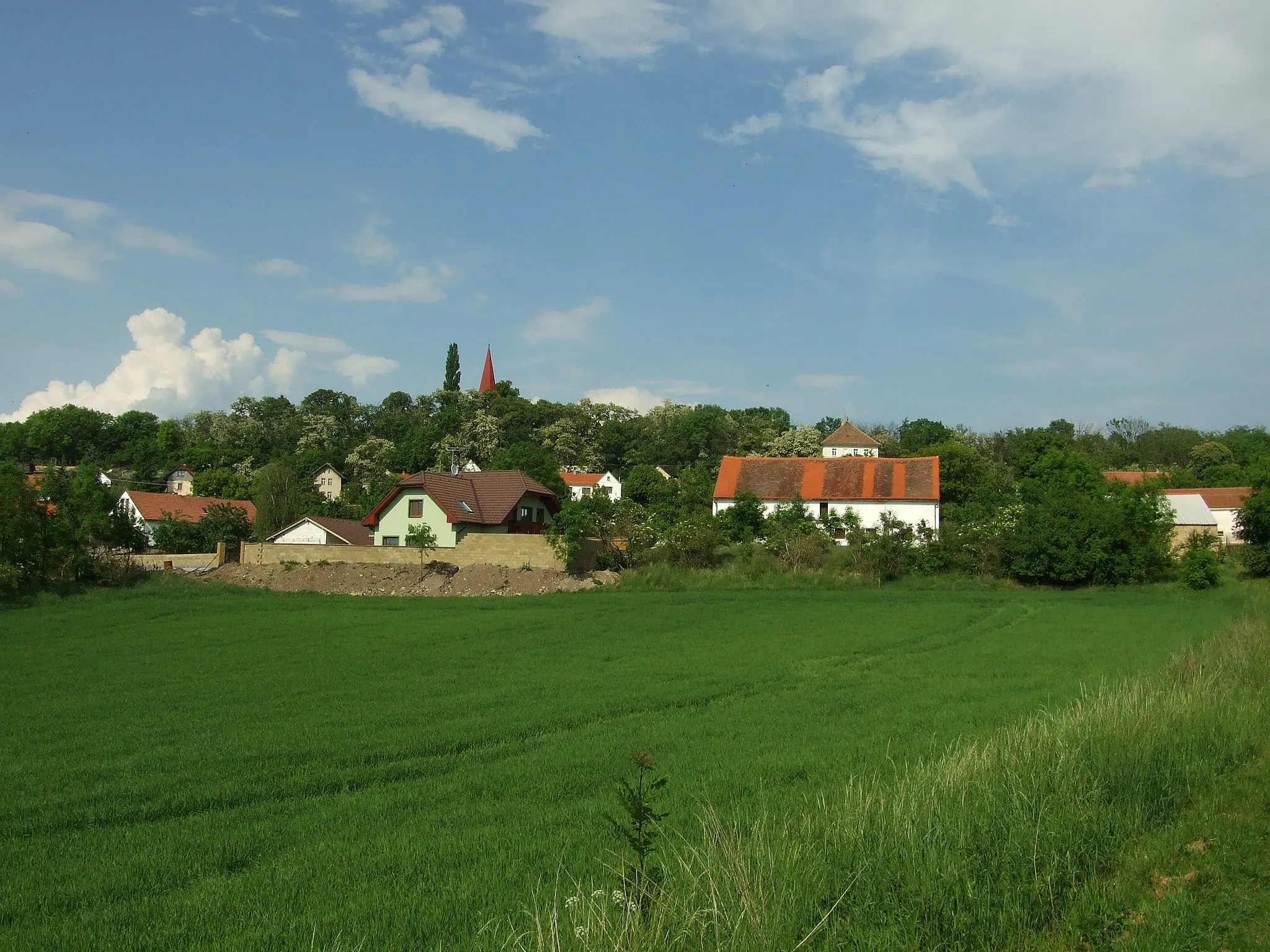 Photo showing: Town of Chržín and its surrounding nature in Central Bohemian region, CZ