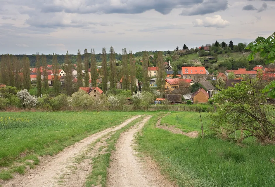 Photo showing: pohled na vesnici
