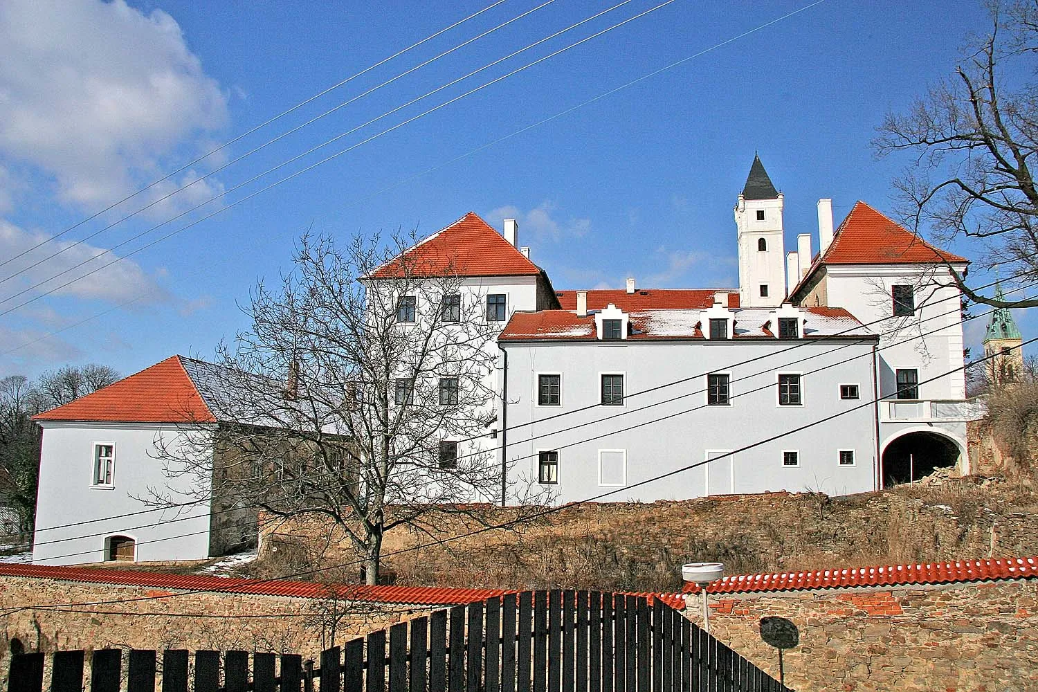 Photo showing: Zámek v Zásmukách
autor: Prazak

Date: 27. 2. 2006