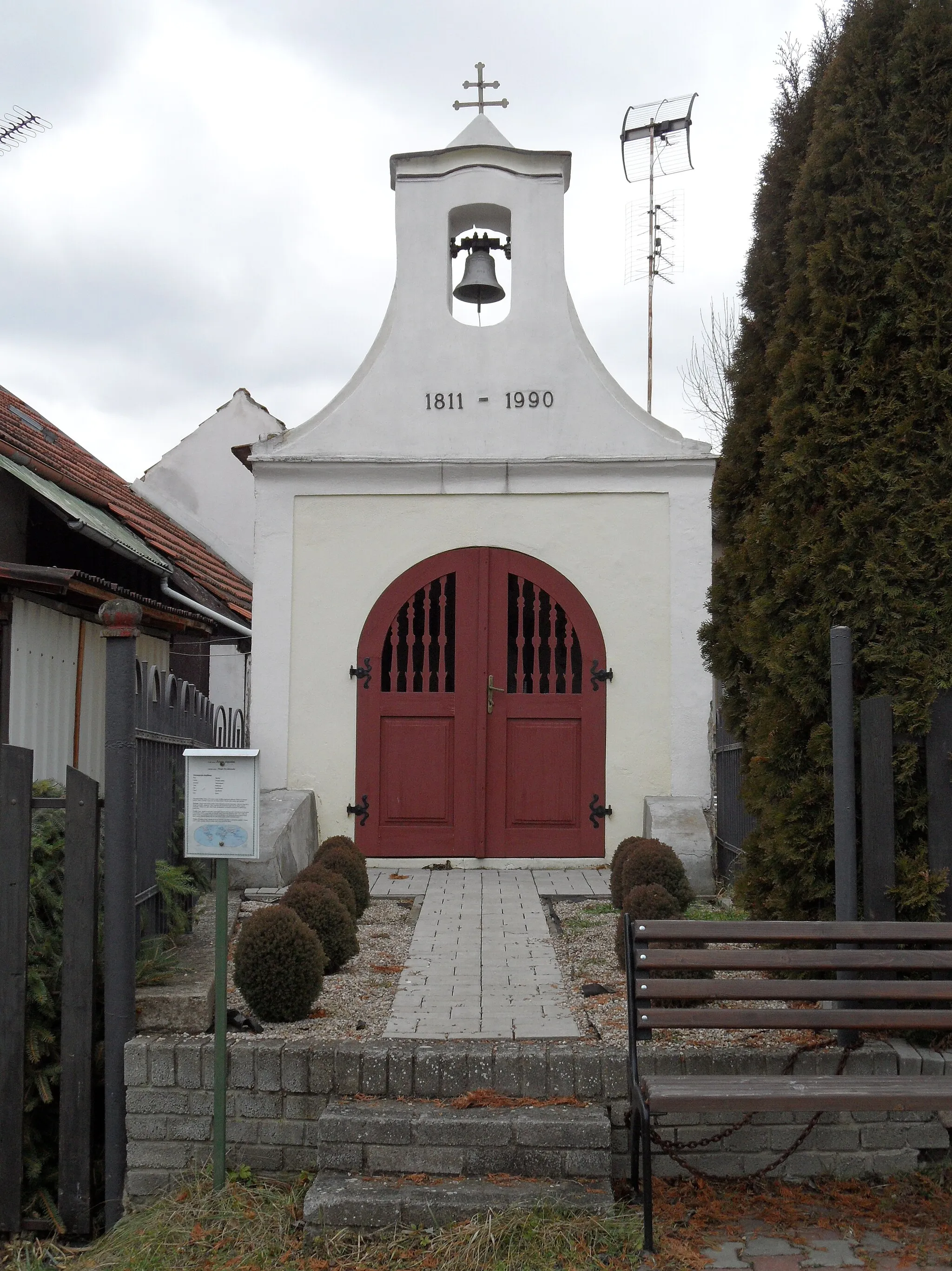 Photo showing: Zalešany D. Small Chaple: detail, Kolín District, the Czech Republic.