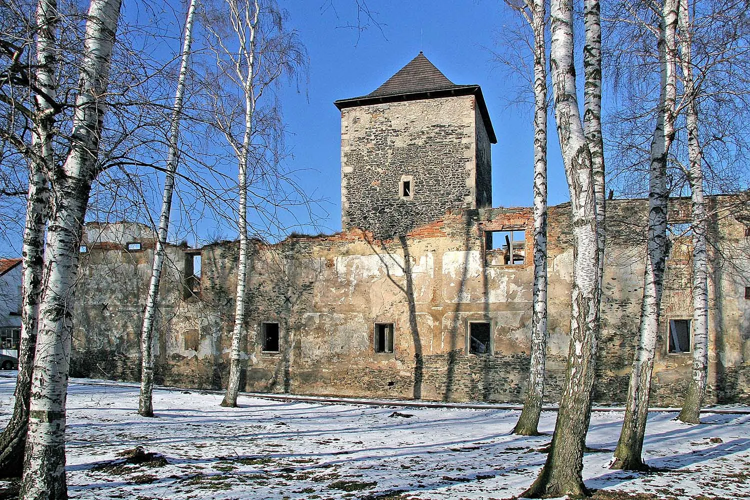 Photo showing: Věž tvrze v obci Lošany v okrese Kolín