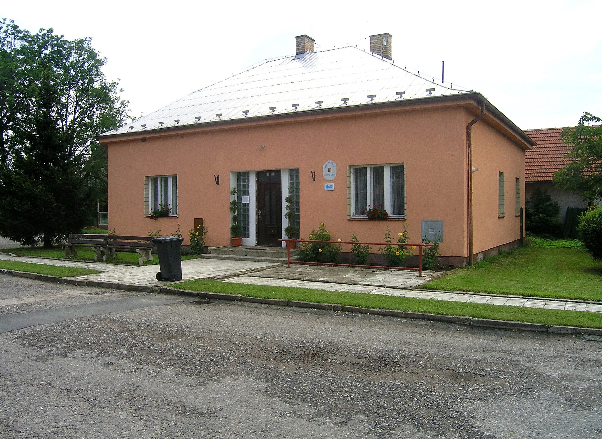 Photo showing: Municipally office at Jestřabí Lhota, Czech Republic