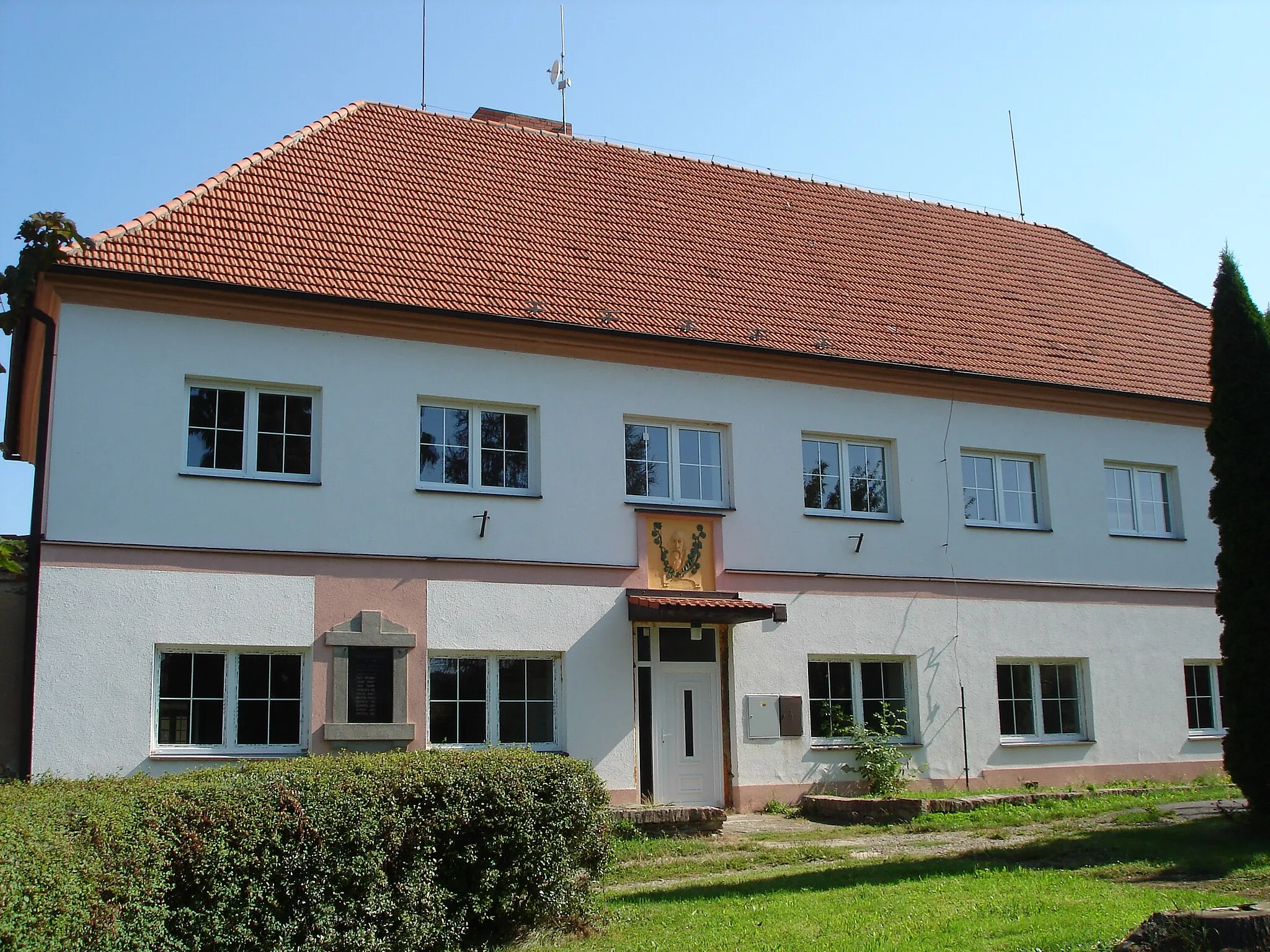 Photo showing: Škola v Drahobudicích