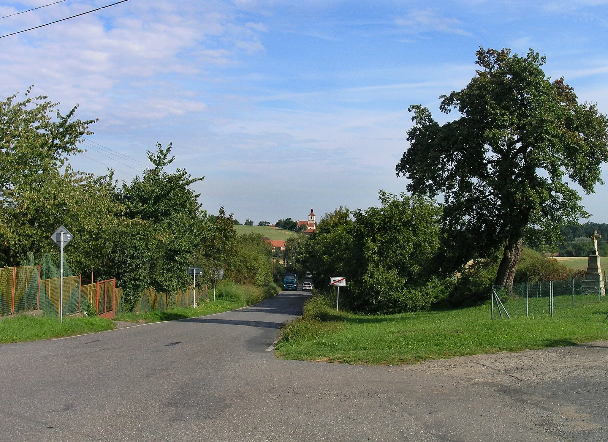 Photo showing: View from Mančice, part of Dolní Chvatliny village, Czech Republic, to Polní Voděrady