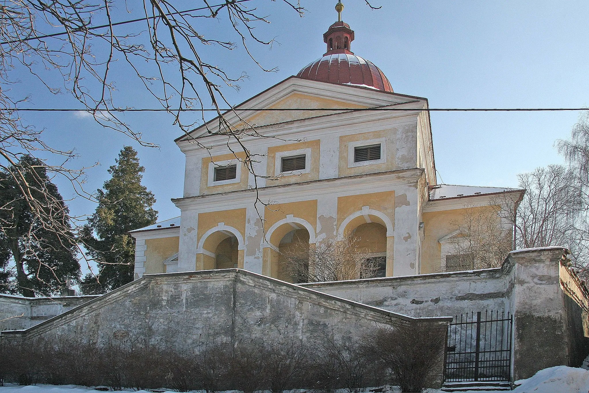 Photo showing: Kostel Svatého Petra Pavla v Dolních Chvatlinách
autor: Prazak

Date: 37. 2. 2006