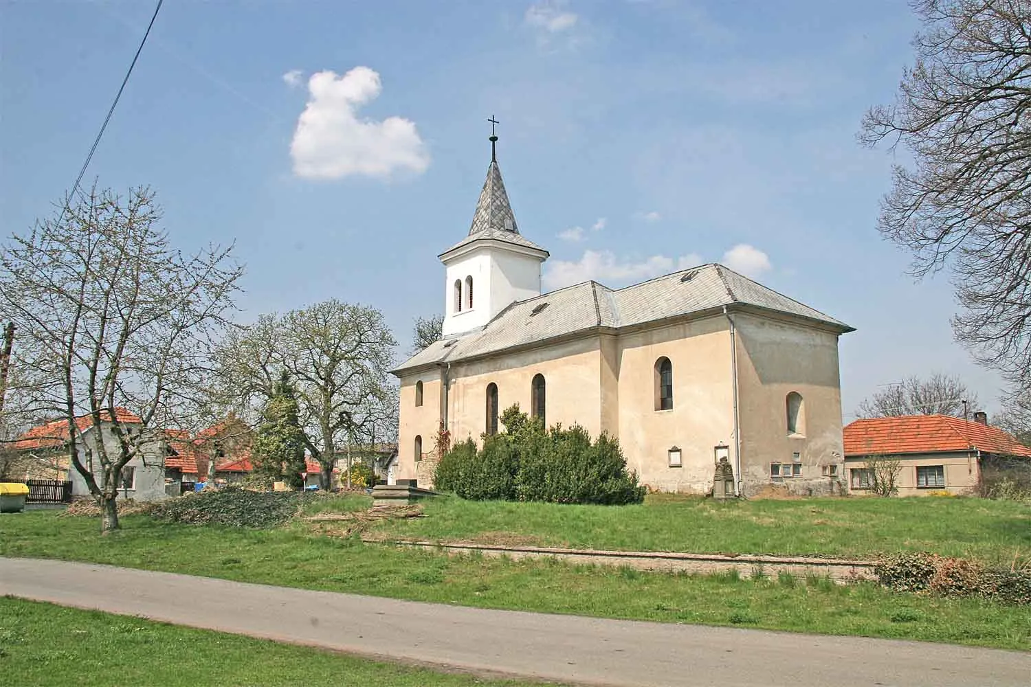 Photo showing: Church of St Bartholomew in Býchory near Kolín, Czech Republic.