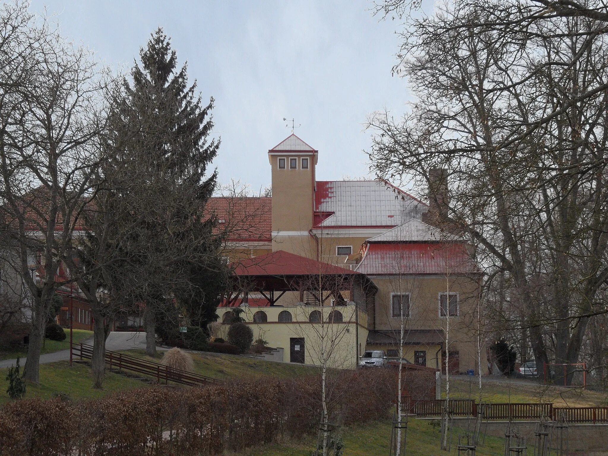Photo showing: Červený Hrádek (Bečváry) G. Château: Overview, Kolín District, the Czech Republic.