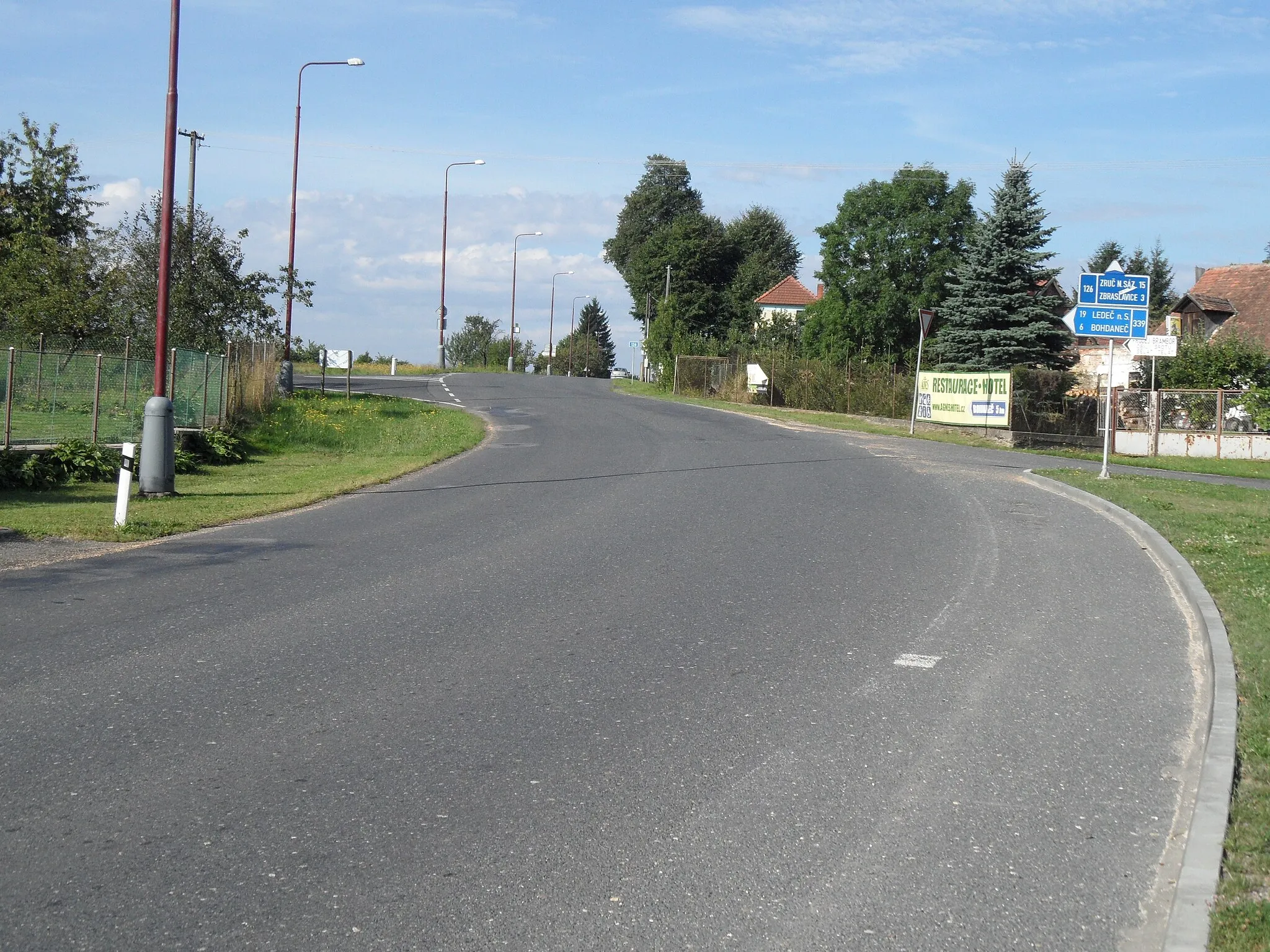 Photo showing: Road II/126 B. Road II/126 in Štipoklasy  (near Turn to Ledeč nad Sázavou), Kutná Hora District, the Czech Republic.
