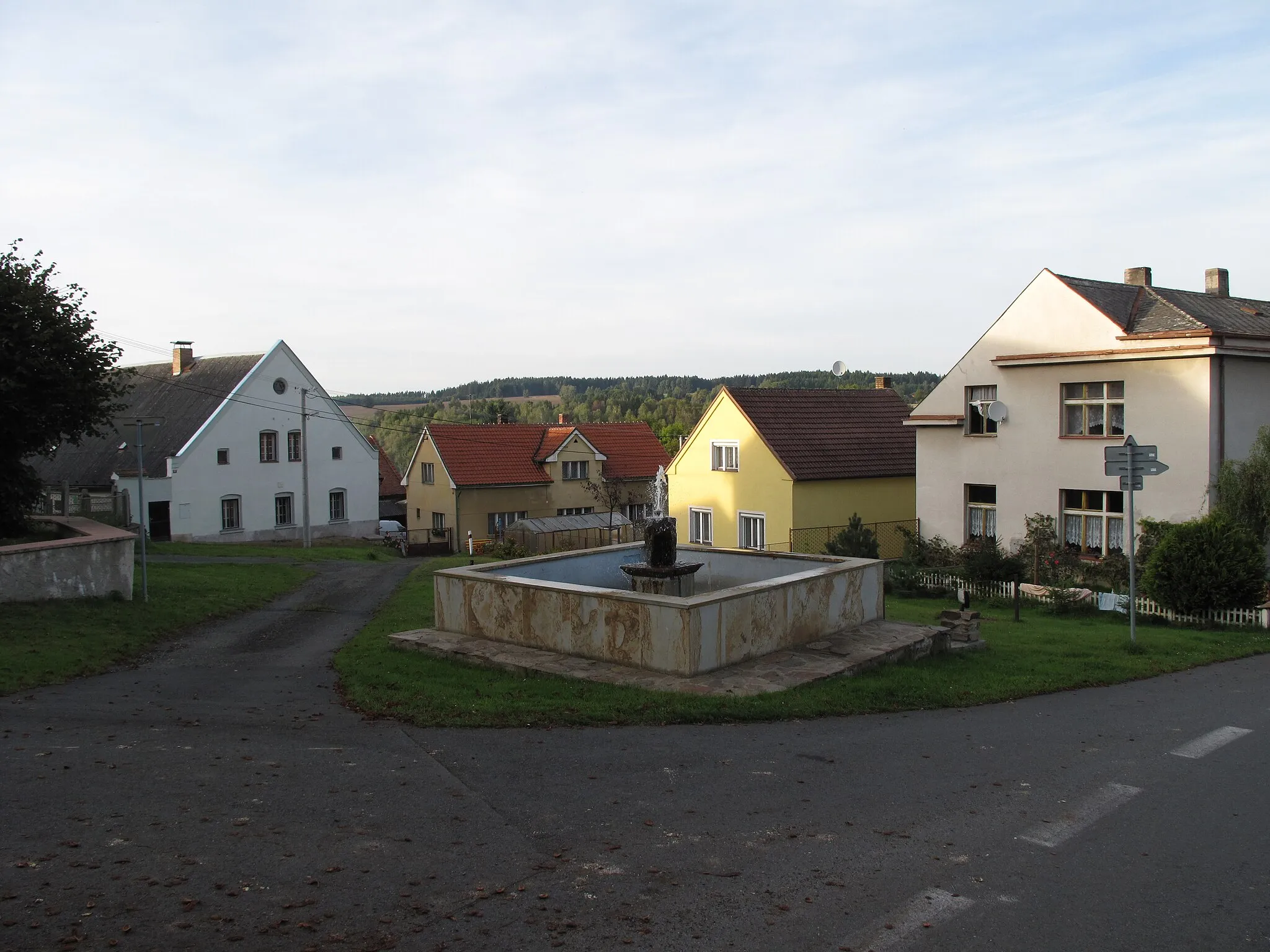 Photo showing: Fountainin Čestín. Kutná Hora District, Czech Republic.