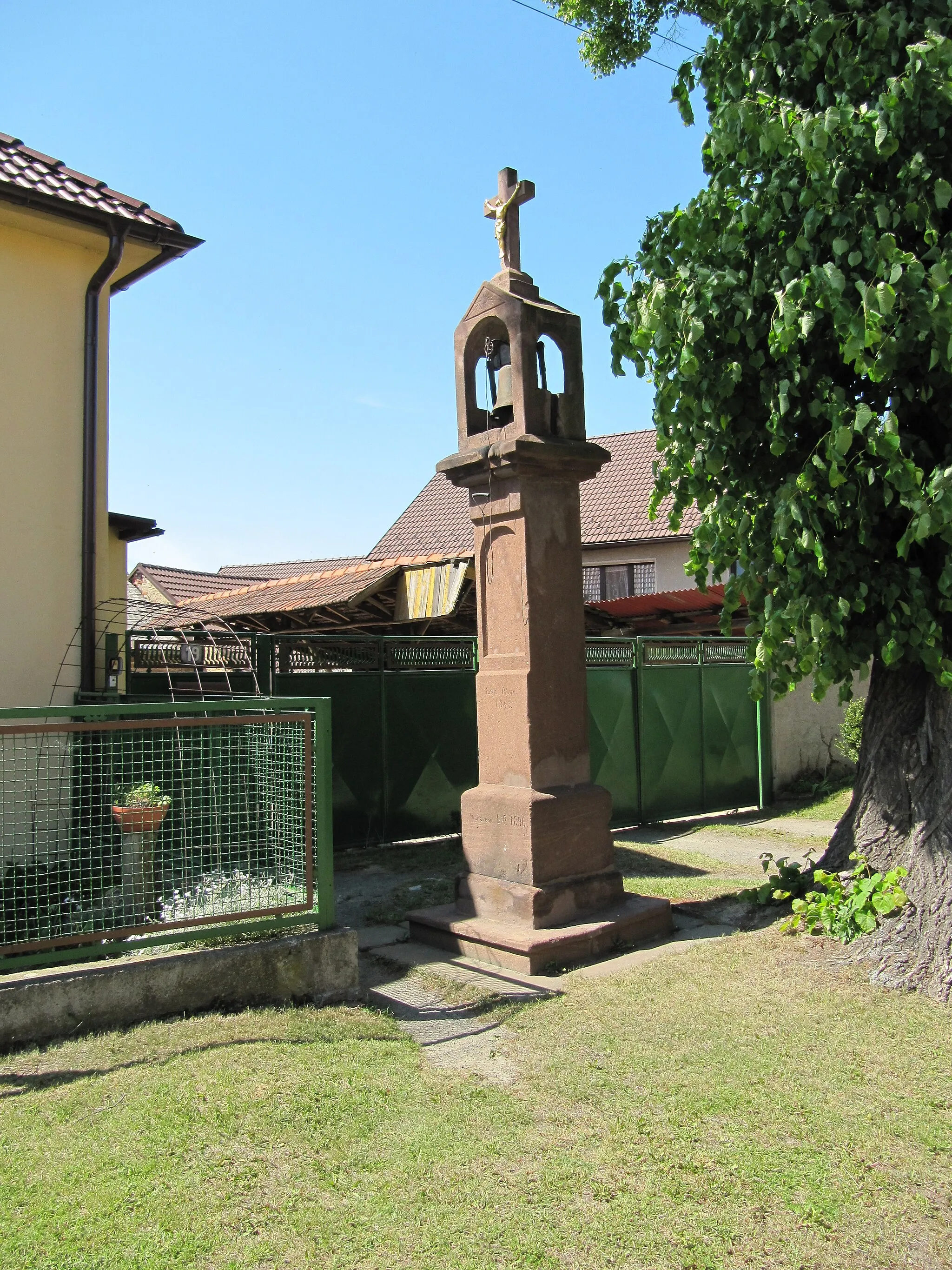 Photo showing: Úžice in Kutná Hora District, Czech Republic, part Smrk. Belfry.