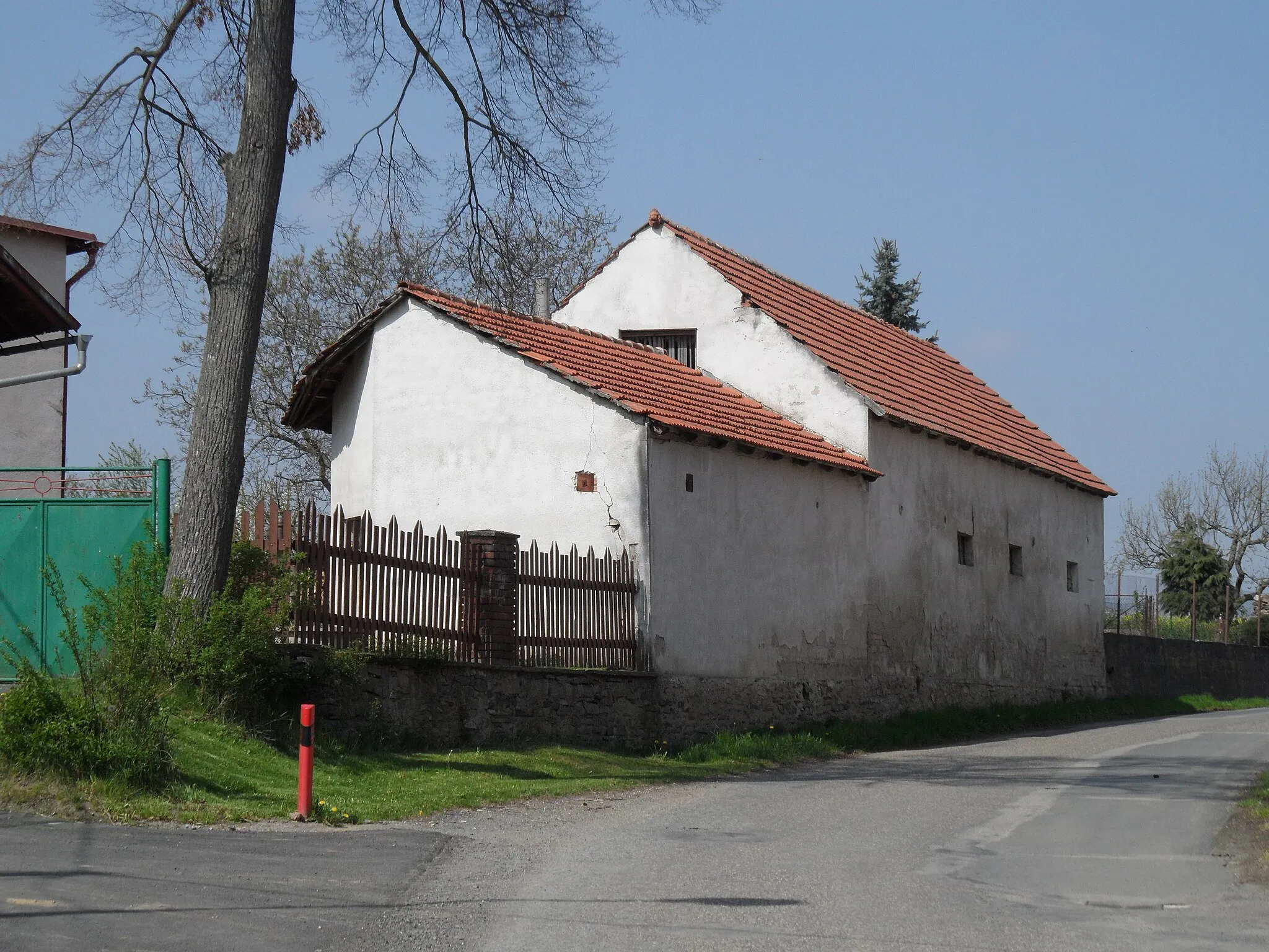 Photo showing: Korotice B. Building direction to Březová, Kutná Hora District, the Czech Republic.