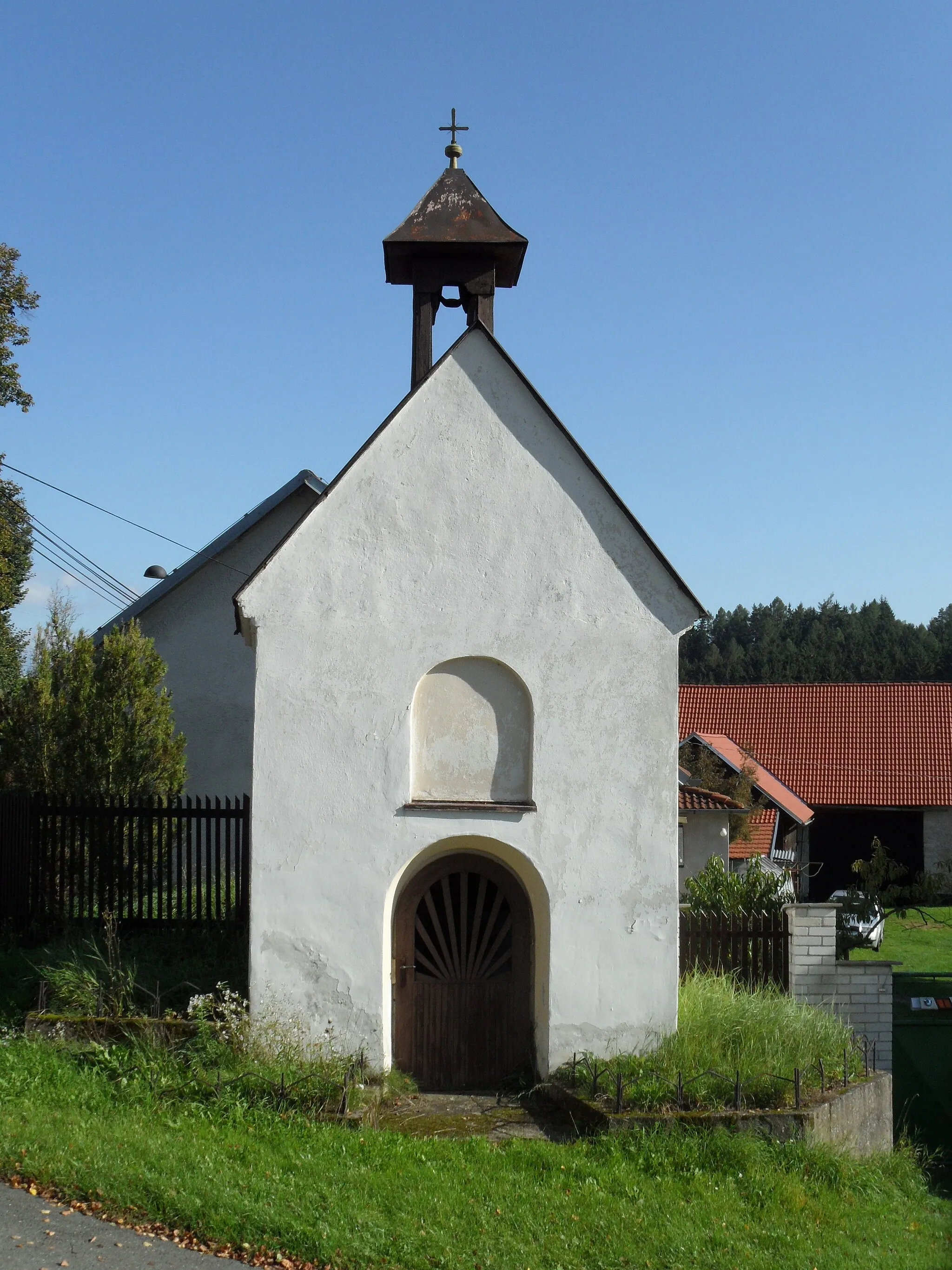 Photo showing: Nesměřice E. Chapel, Kutná Hora District, the Czech Republic.