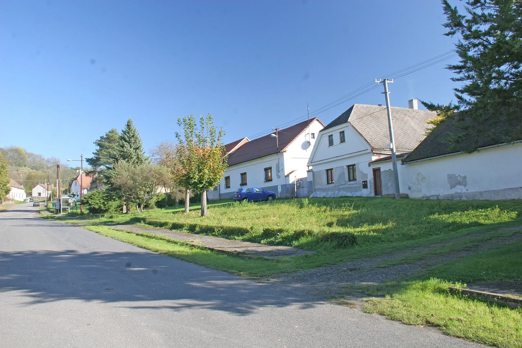 Photo showing: Vinaře čp. 86
Camera location 49° 54′ 32.16″ N, 15° 30′ 05.83″ E View this and other nearby images on: OpenStreetMap 49.908932;   15.501620

This file was created as a part of the photographic program of Wikimedia Czech Republic. Project: Foto českých obcí The program supports Wikimedia Commons photographers in the Czech Republic.