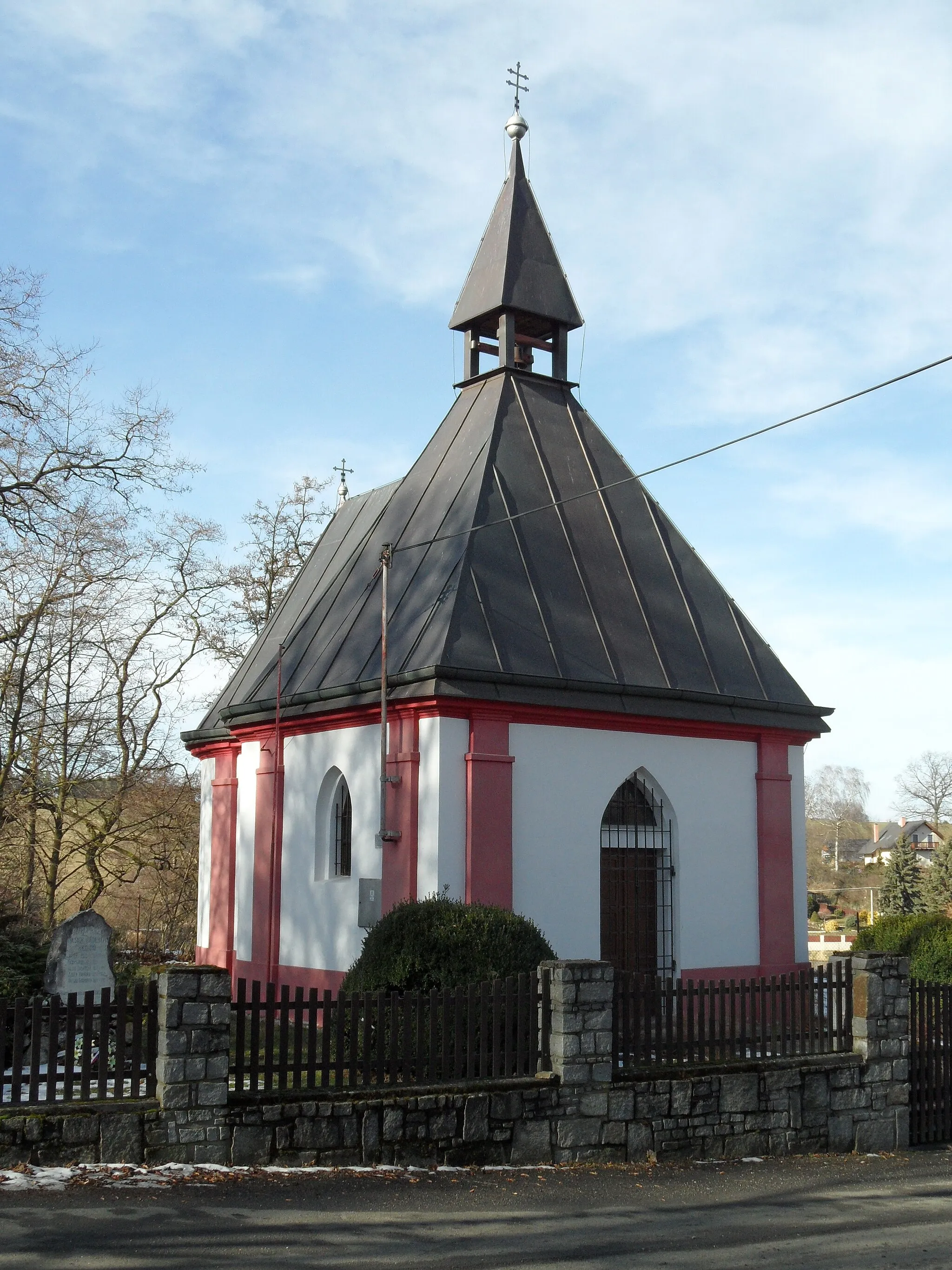 Photo showing: Opatovice I. i. Small Church and Memorial of Victims of WW1, Kutná Hora District, the Czech Republic.