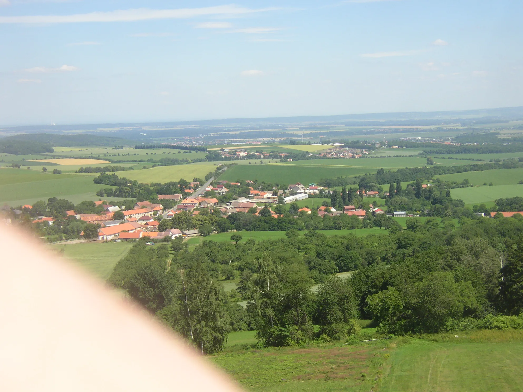 Photo showing: Village of Miskovice, Kutná Hora District, Czech Republic as seen from Vysoká lookout tower.