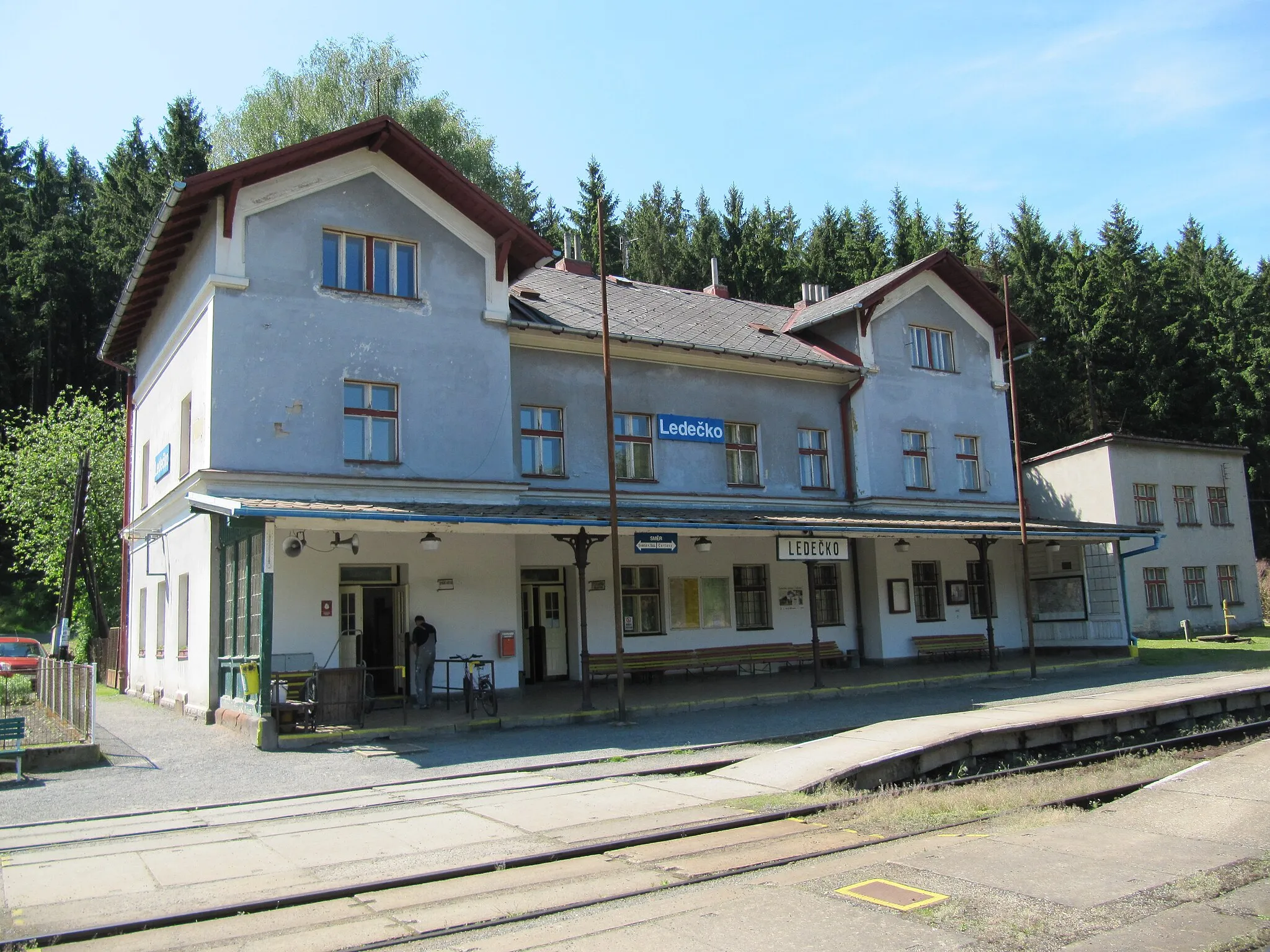 Photo showing: Ledečko in Kutná Hora District, Czech Republic. Train station.