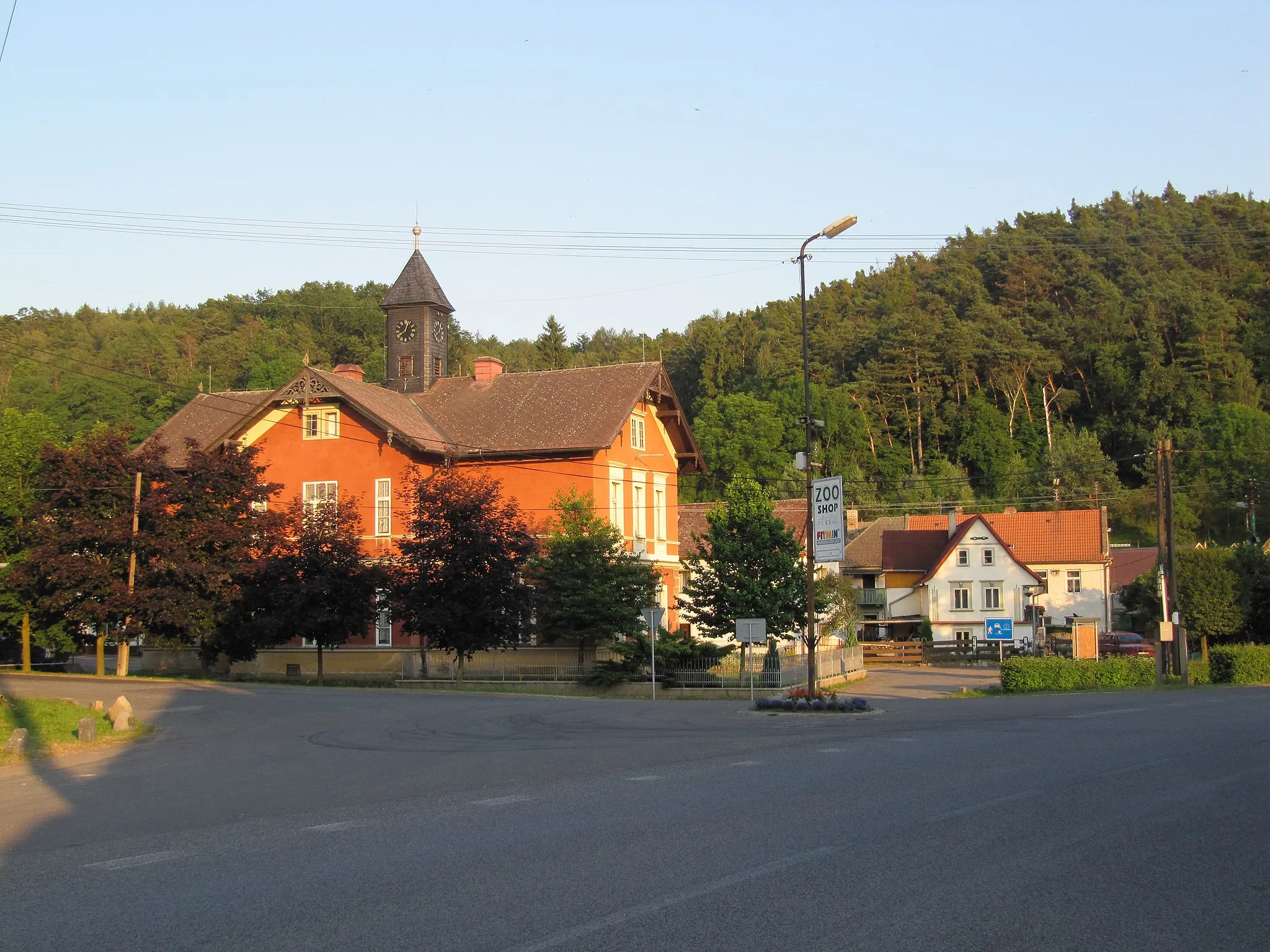 Photo showing: Želízy in Mělník District, Czech Republic. Center.