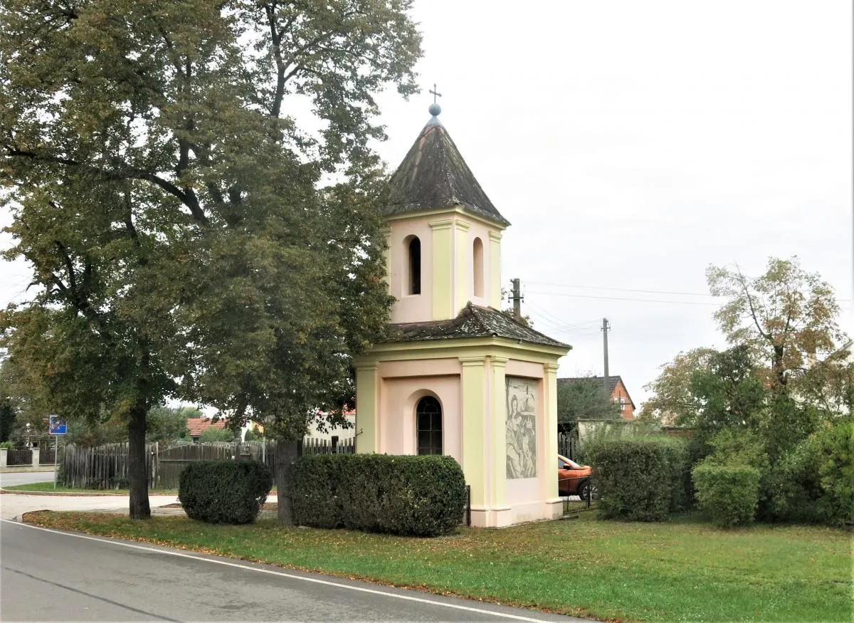 Photo showing: Chapel in Tuhaň in Mělník District – entry no. 40904.