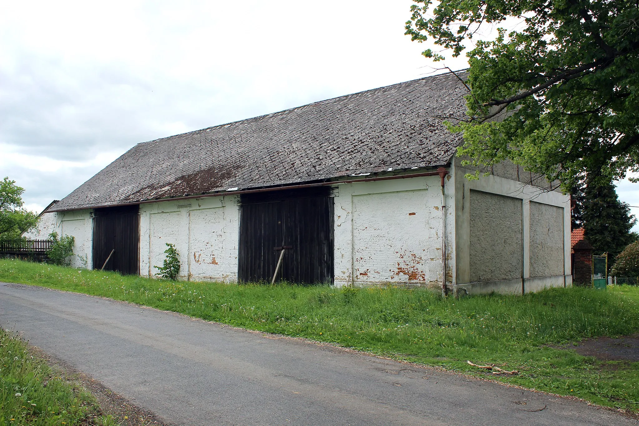 Photo showing: A barn in Tajná, part of Stránka municipality, Czech Republic
