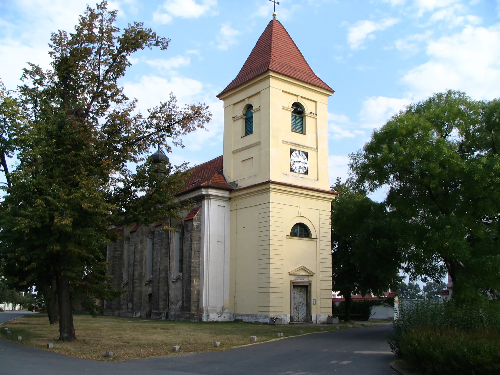 Photo showing: Saint Giles church in Lužec nad Vltavou, Mělník District, Czech Republic