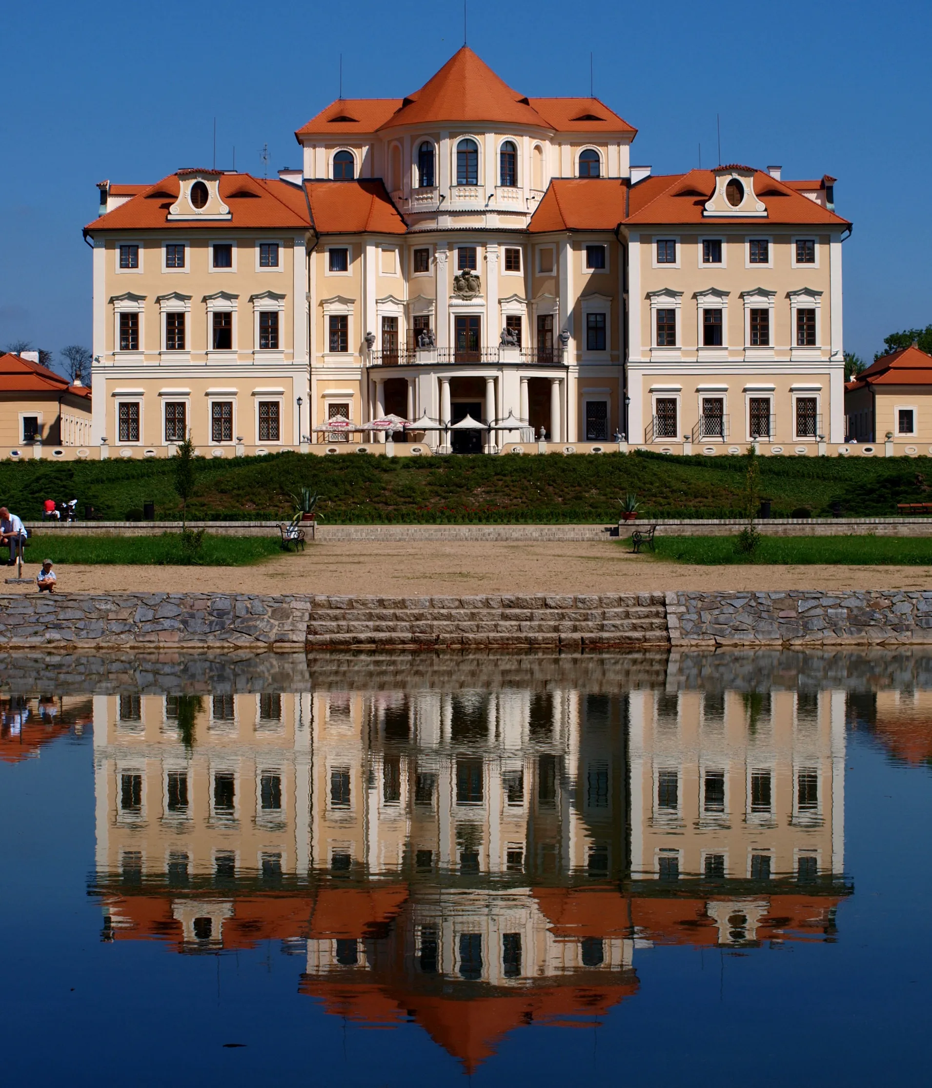 Photo showing: The Liblice Chateau near Mělník, Czechia