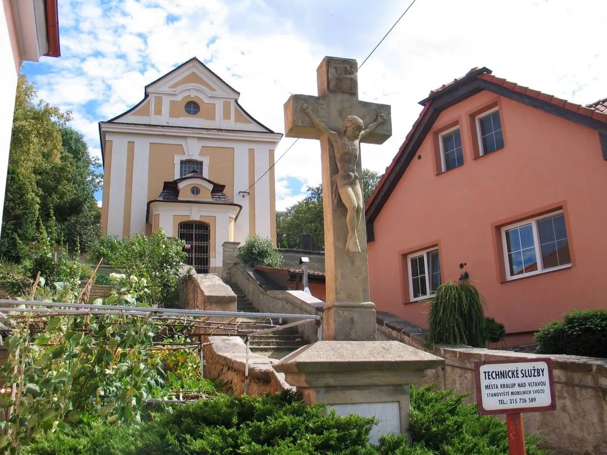 Photo showing: Wayside cross in Kralupy nad Vltavou in Mělník District – entry no. 22948.
