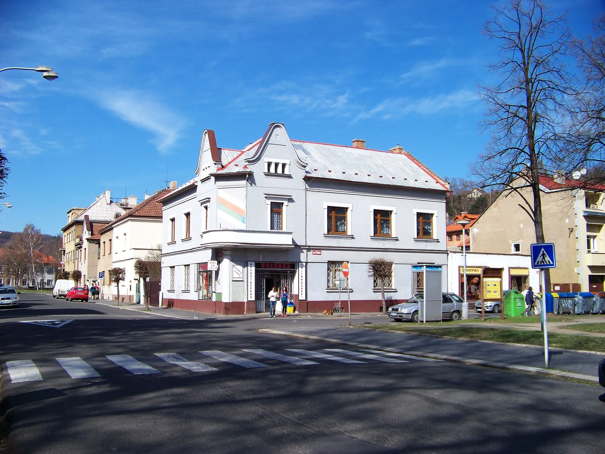 Photo showing: Kralupy nad Vltavou-Lobeč, Mělník District, Central Bohemian Region, the Czech Republic. Dvořákovo Square, Jana Palacha 789/14.