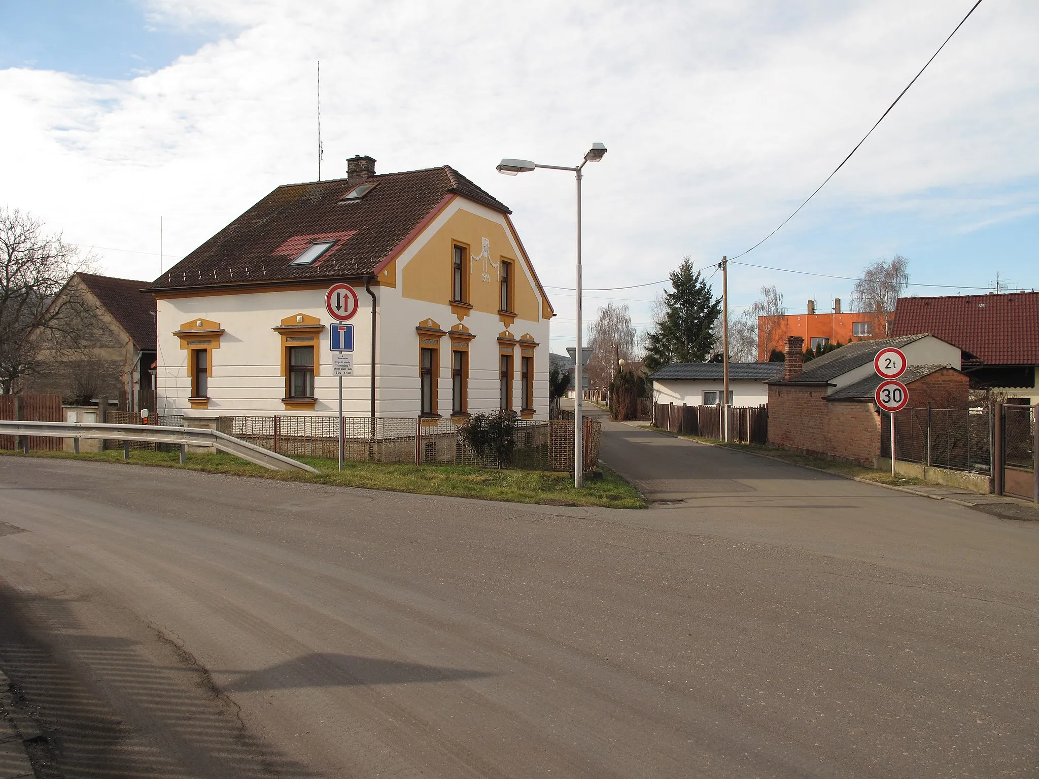 Photo showing: Housein Řepov. District of Mladá Boleslav, Czech Republic.