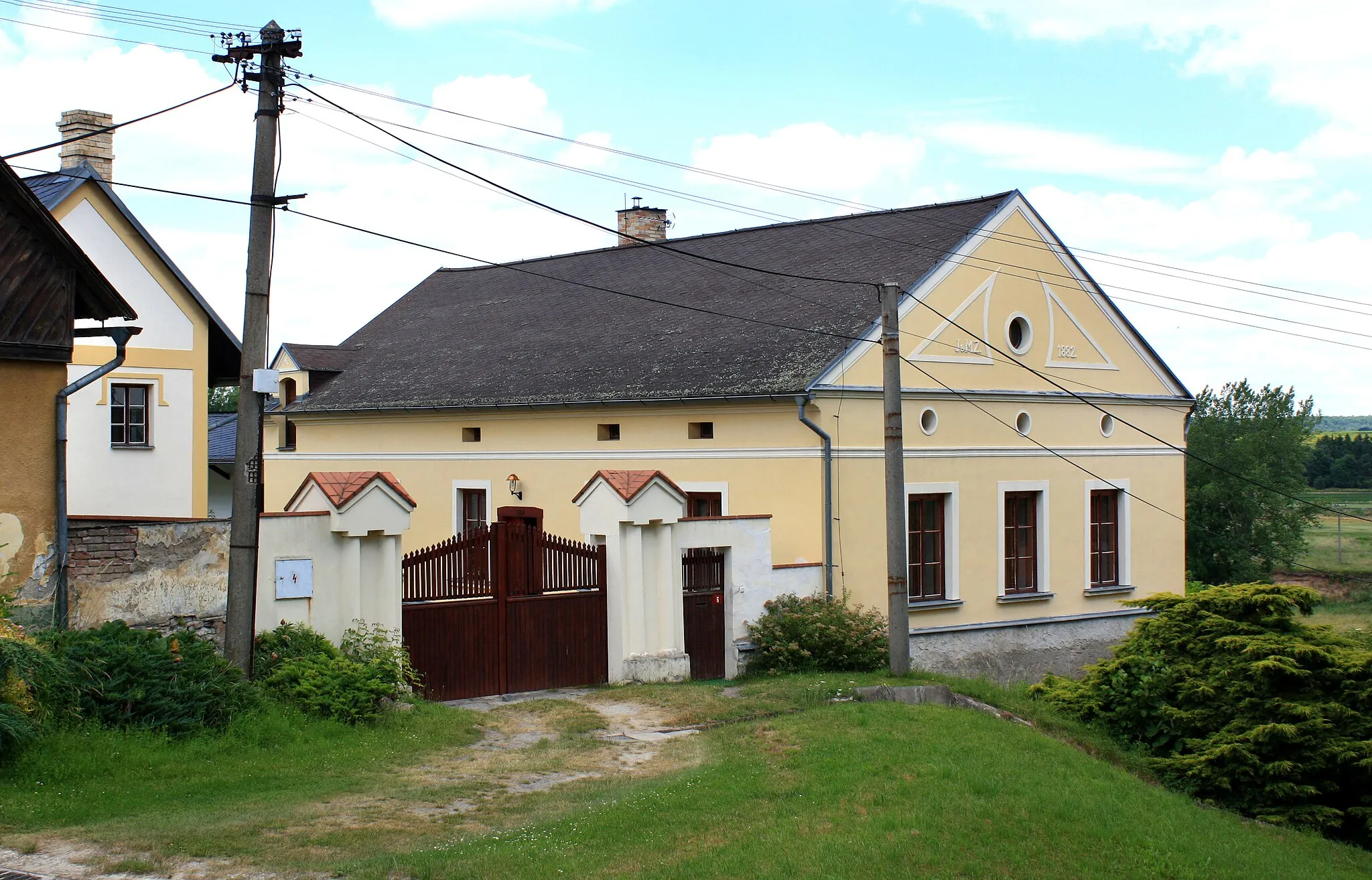 Photo showing: Old farm in Sobětuchy, part of Tuřice village, Czech Republic