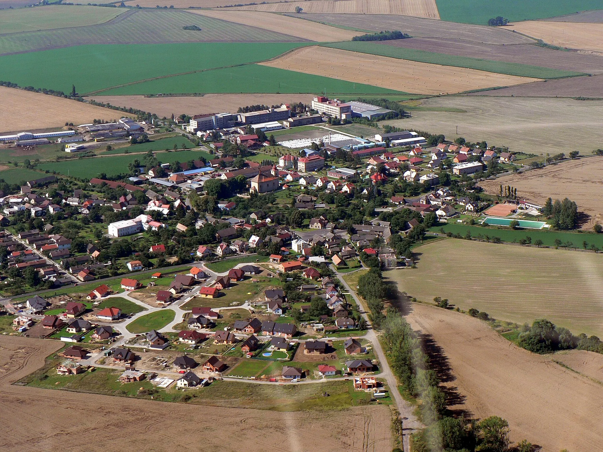 Photo showing: Letecký pohled na Semčice ze severu