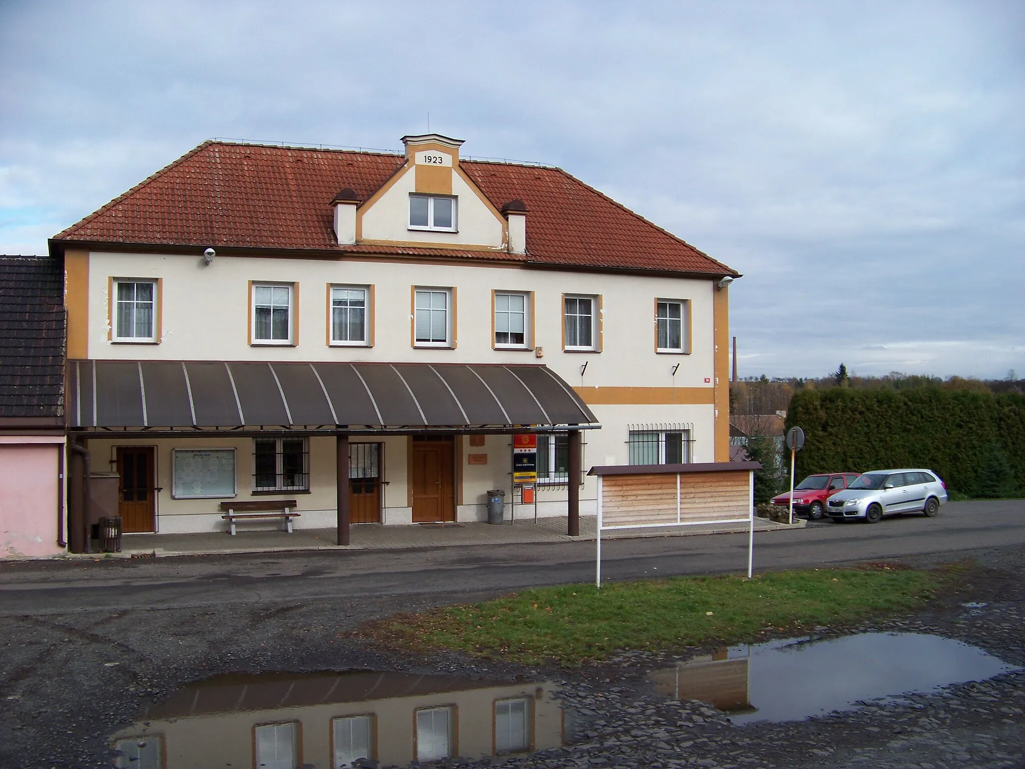 Photo showing: Kropáčova Vrutice-Střížovice, Mladá Boleslav District, Central Bohemian Region, Czech Republic. House No. 30, a post office.