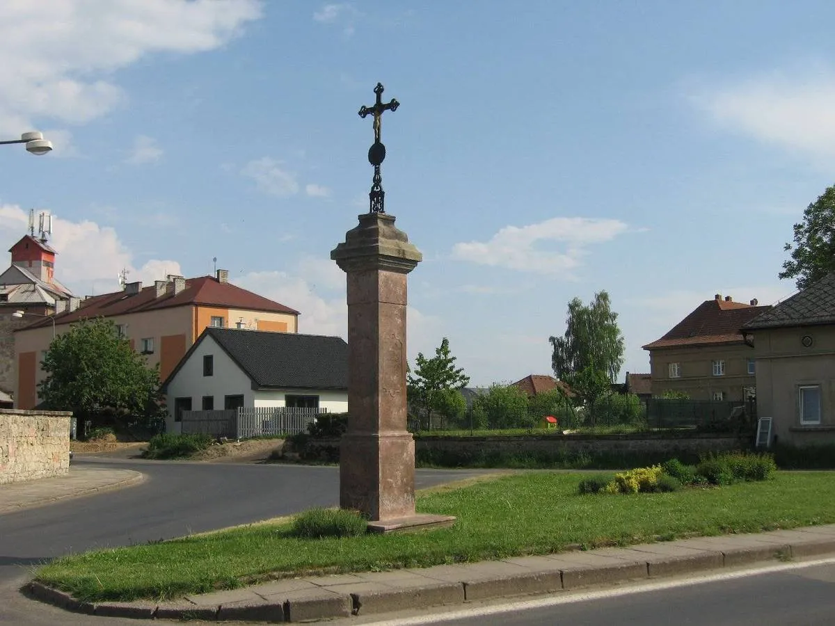 Photo showing: Wayside cross in Katusice in Mladá Boleslav District – entry no. 21651.