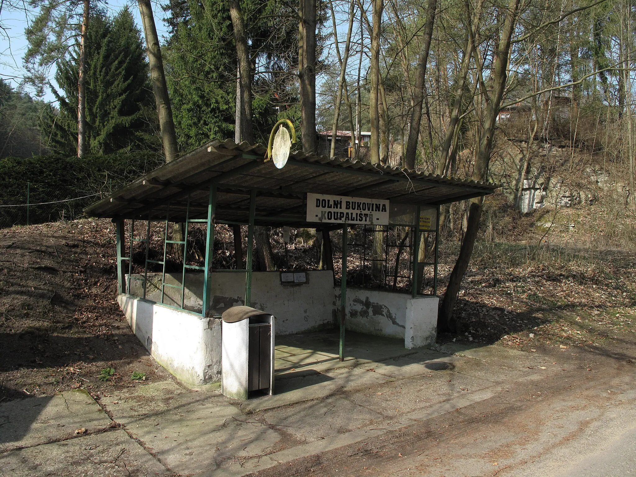 Photo showing: Bus stopin Dolní Bukovina. District of Mladá Boleslav, Czech Republic.
