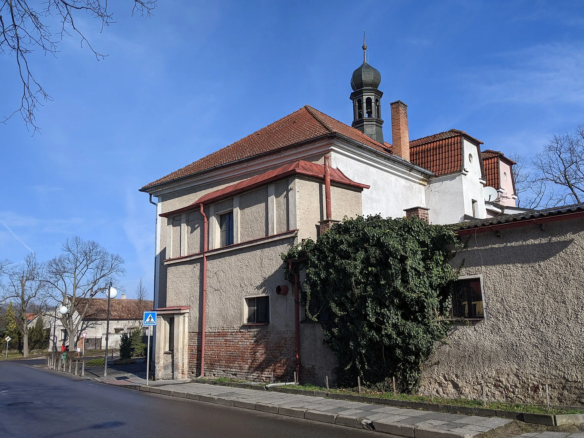 Photo showing: Brodce (nad Jizerou) - bývalá radnice, dnes hostinec čp. 36