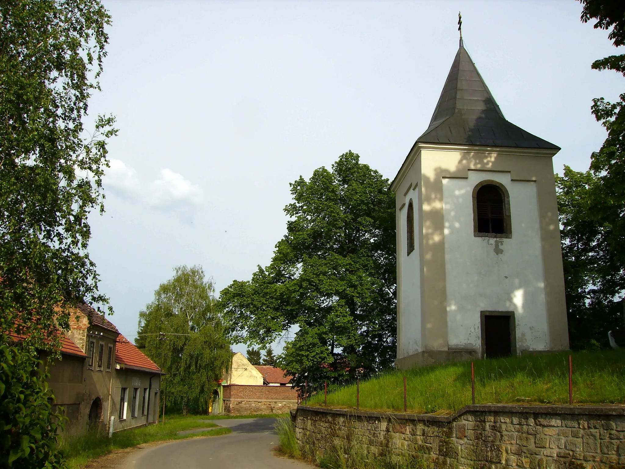 Photo showing: Zvonička ve Vykáni