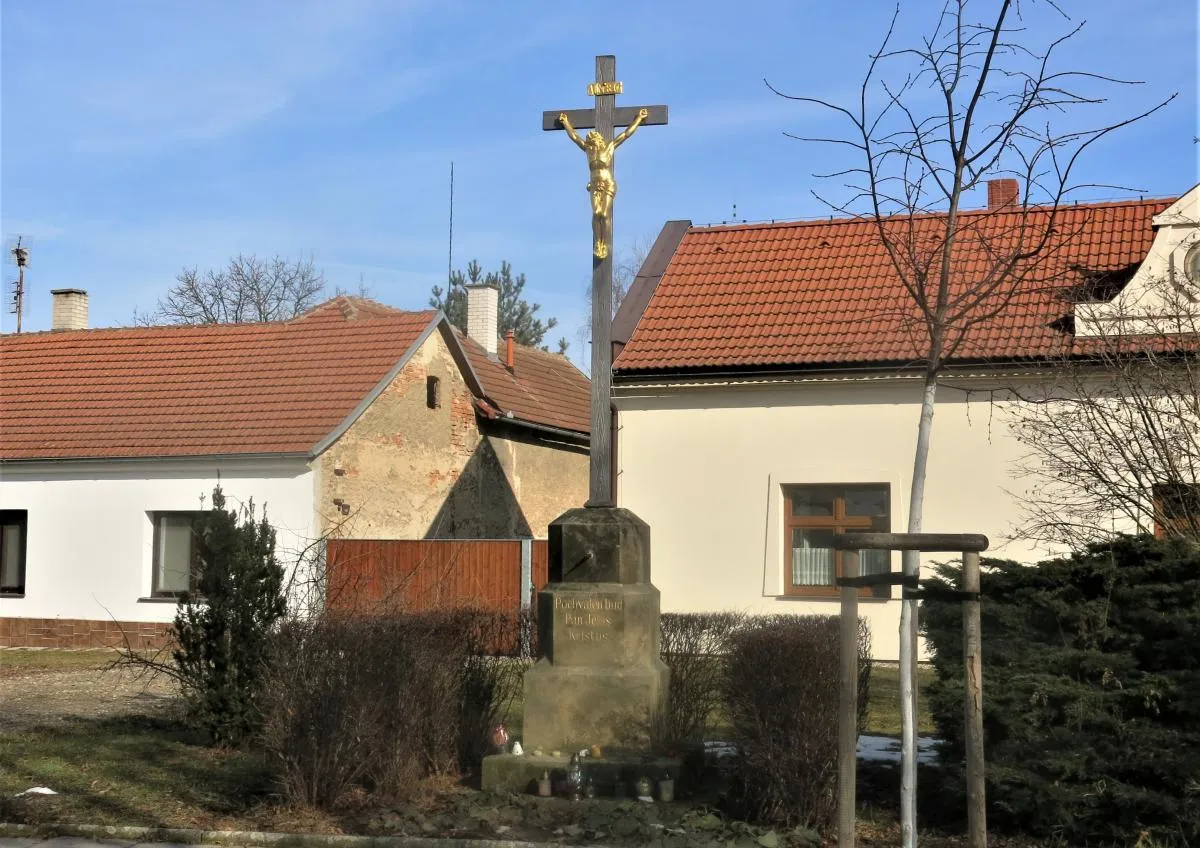 Photo showing: Wayside cross in Třebestovice in Nymburk District – entry no. 43513.