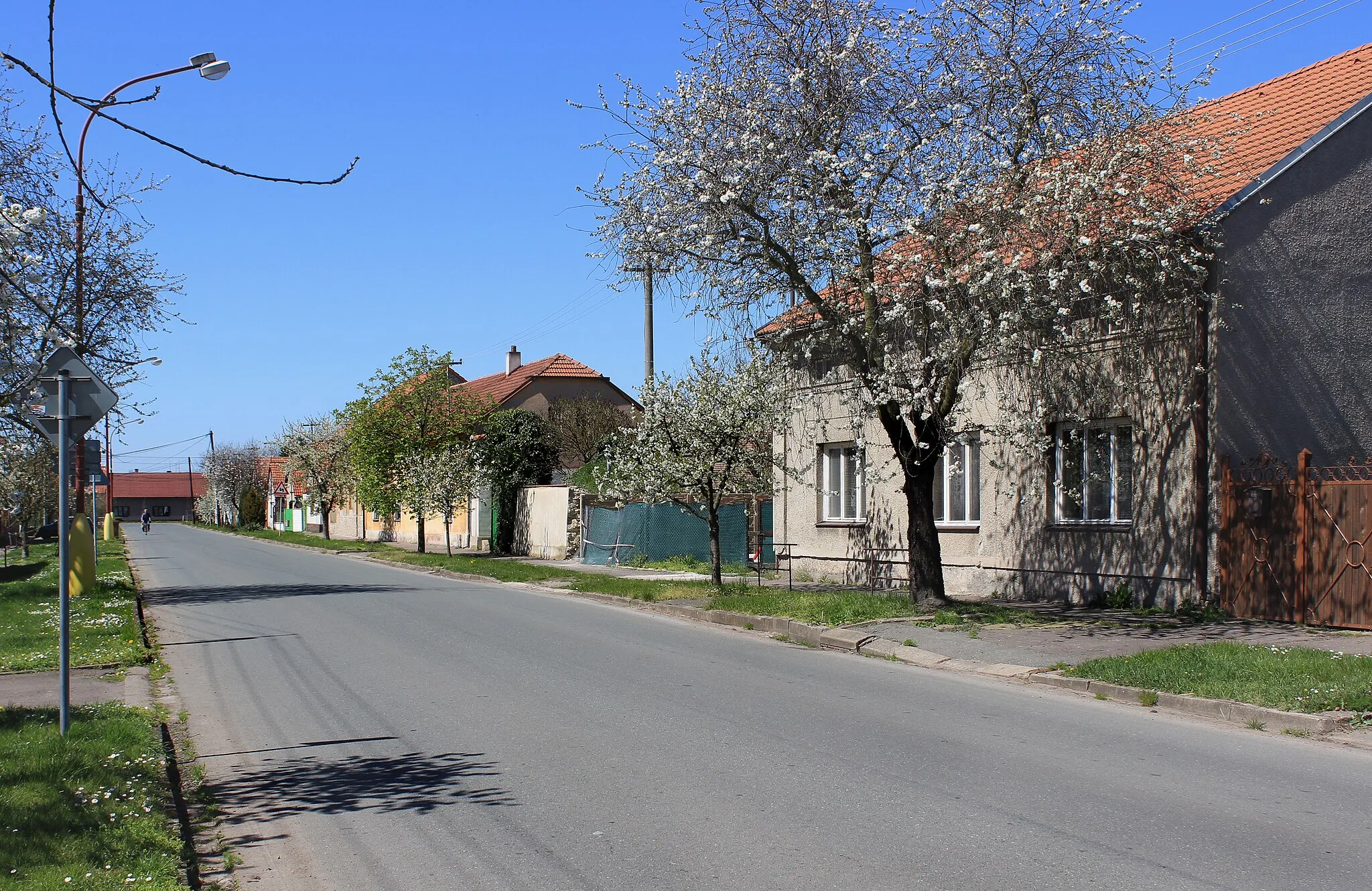 Photo showing: Main street in Opolany, Czech Republic.