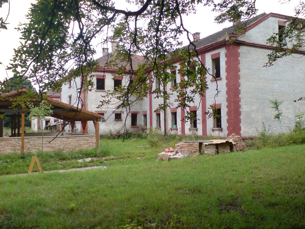 Photo showing: Old army house in Kastanova street