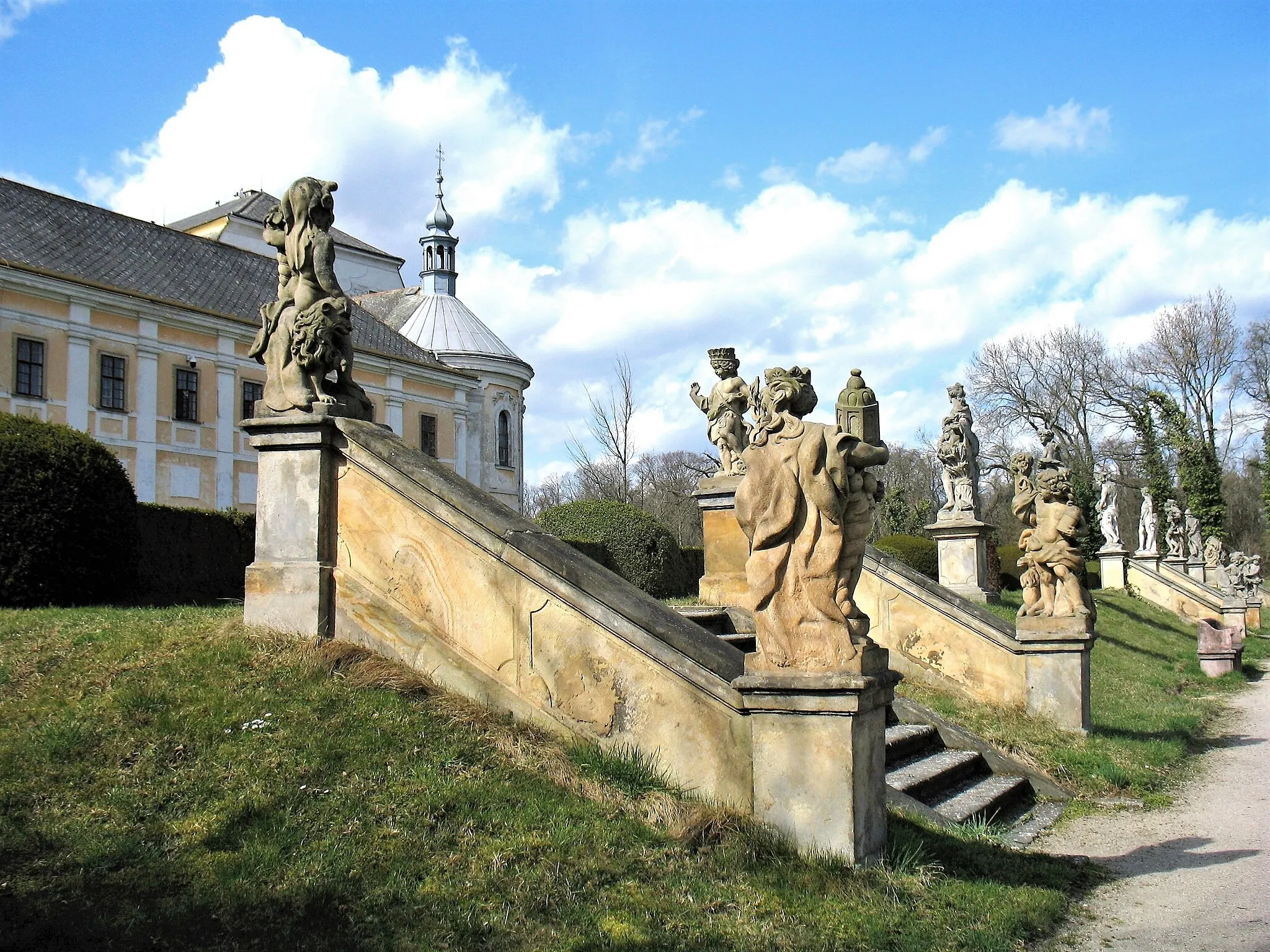 Photo showing: Castle park in Lysá nad Labem, Nymburk District.