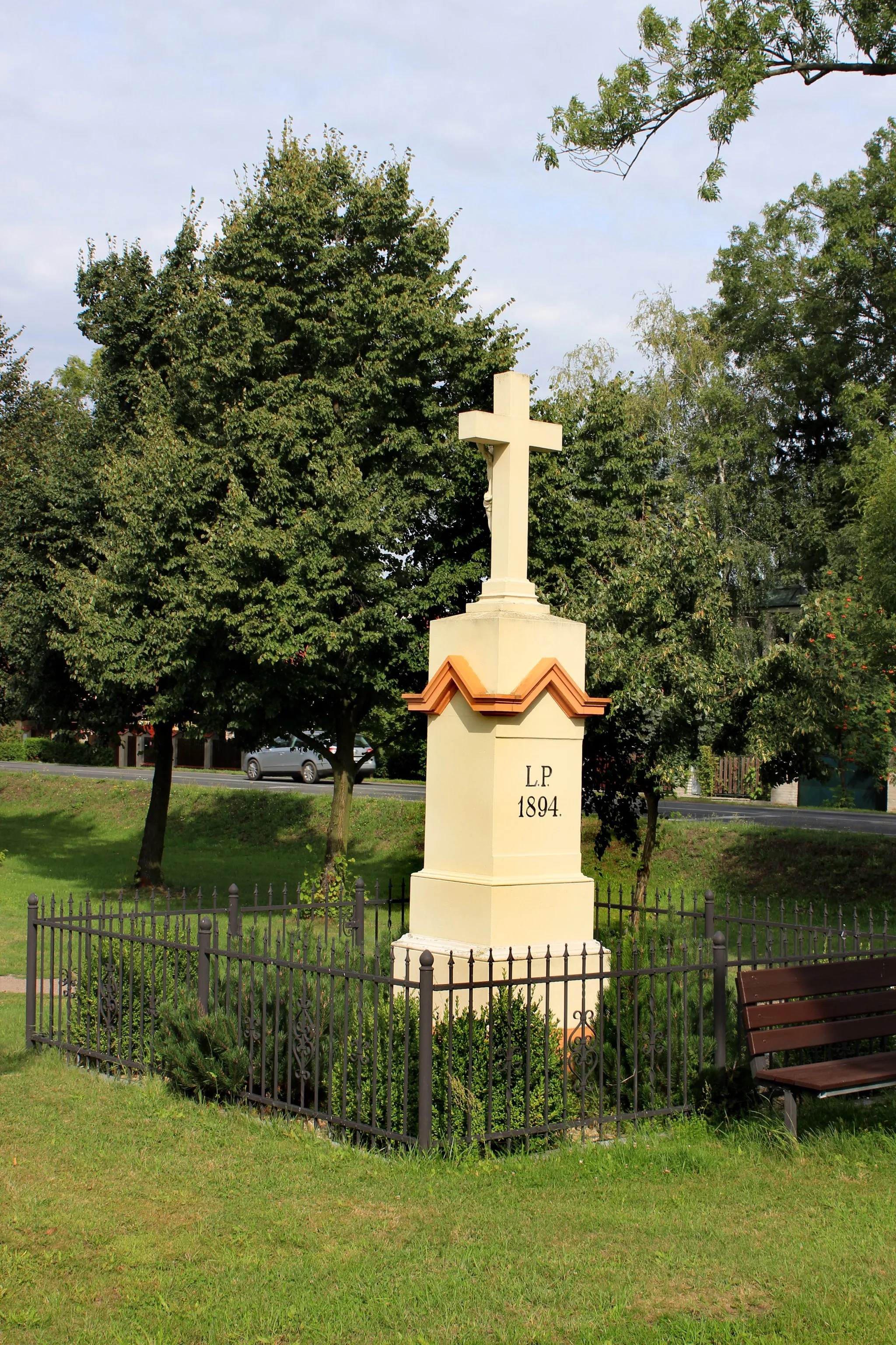 Photo showing: Crucifix in Kostelní Lhota, Czech Republic.