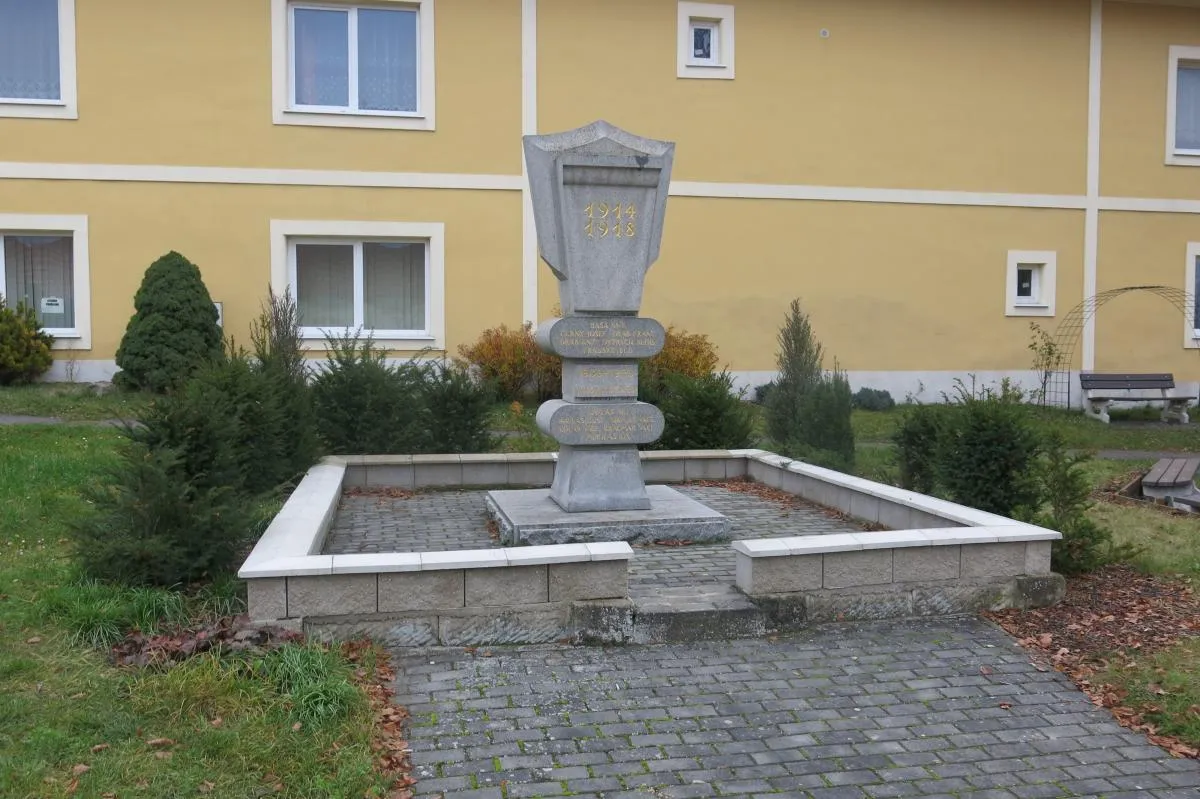Photo showing: War memorial in Kamenné Zboží in Nymburk District – entry no. 41950.