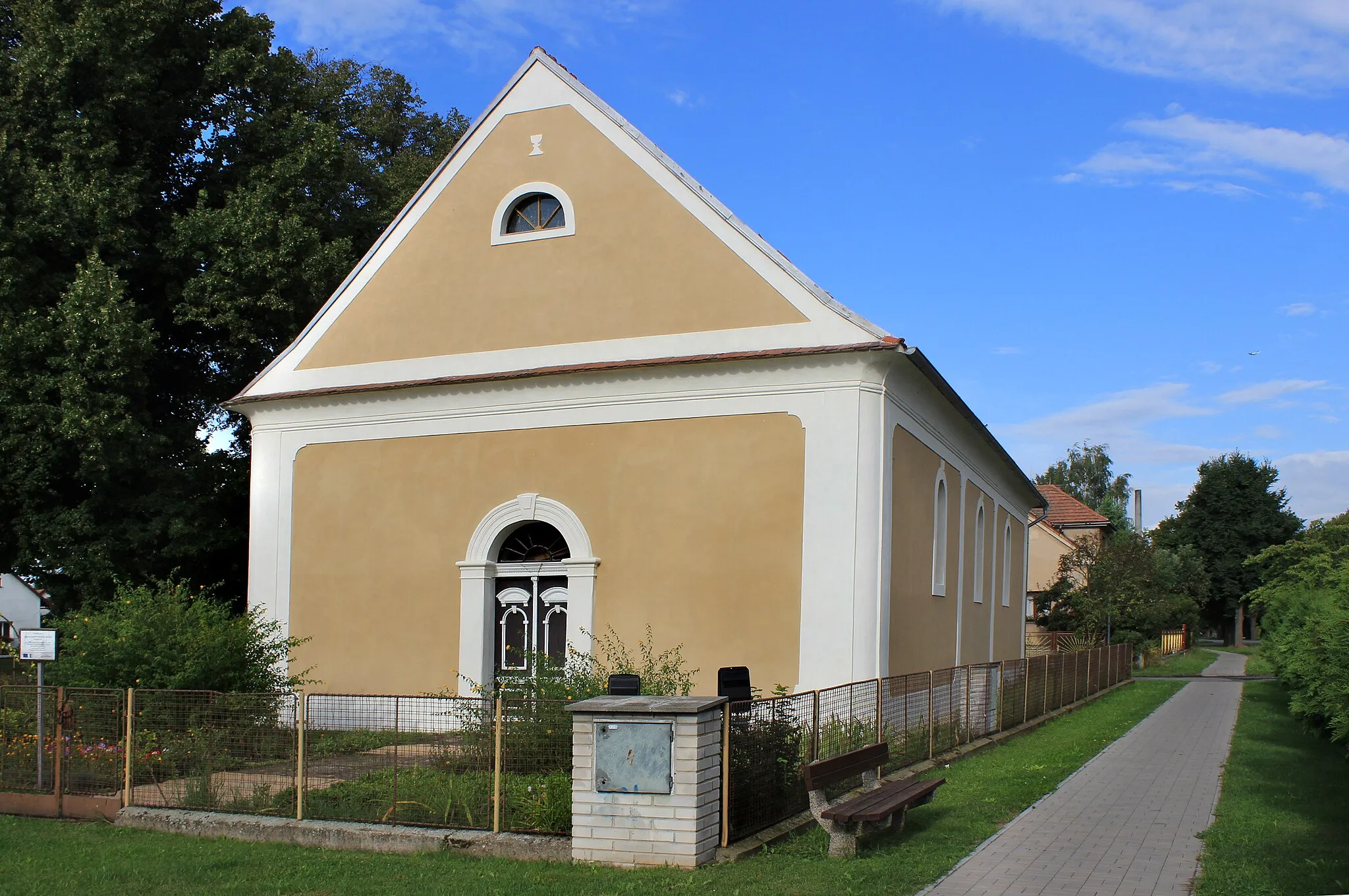 Photo showing: Protestant church in Hořátev, Czech Republic.