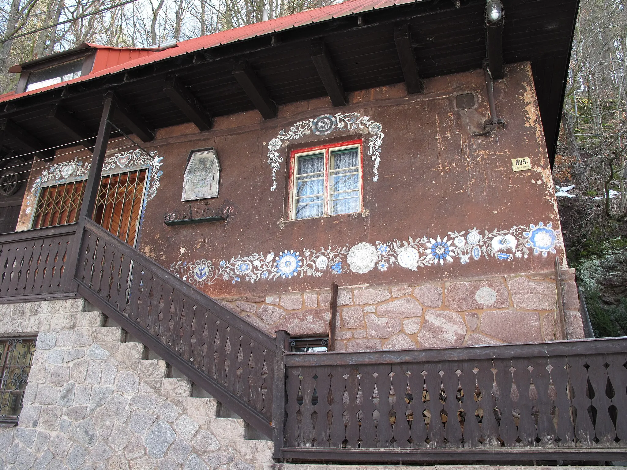 Photo showing: Weekend cottages near Propast Pond, Hradec (Stříbrná Skalice), Prague-East District, Czech Republic.