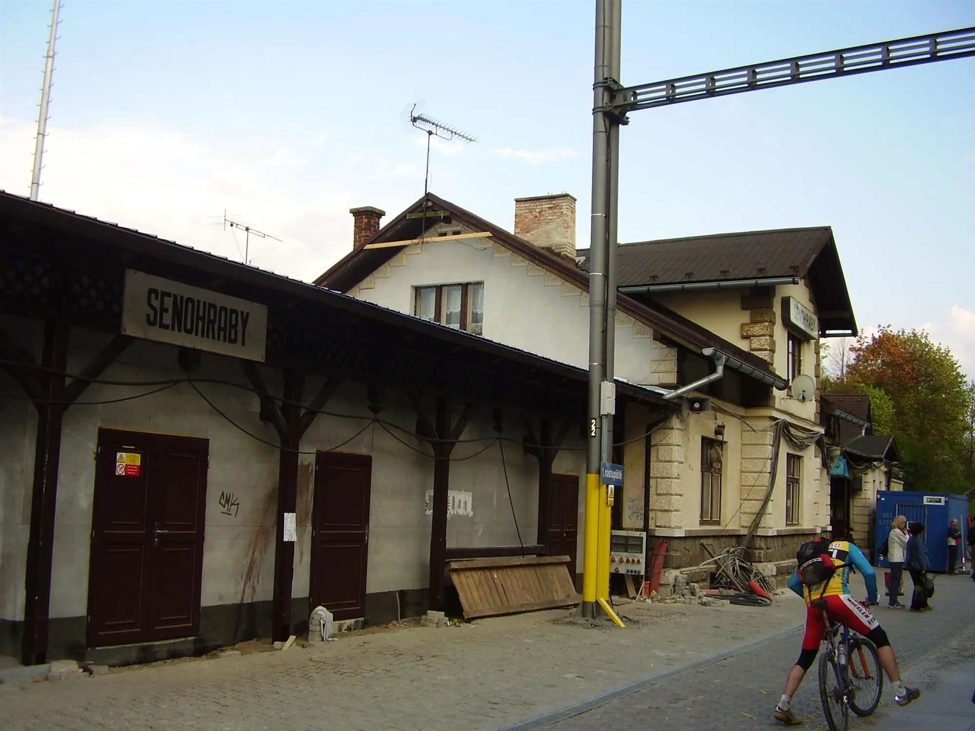 Photo showing: Train station in Senohraby