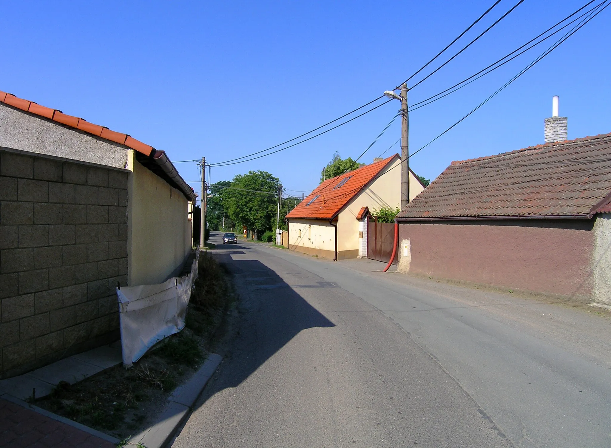 Photo showing: Main street in Radějovice, Prague-East District, Czech Republic