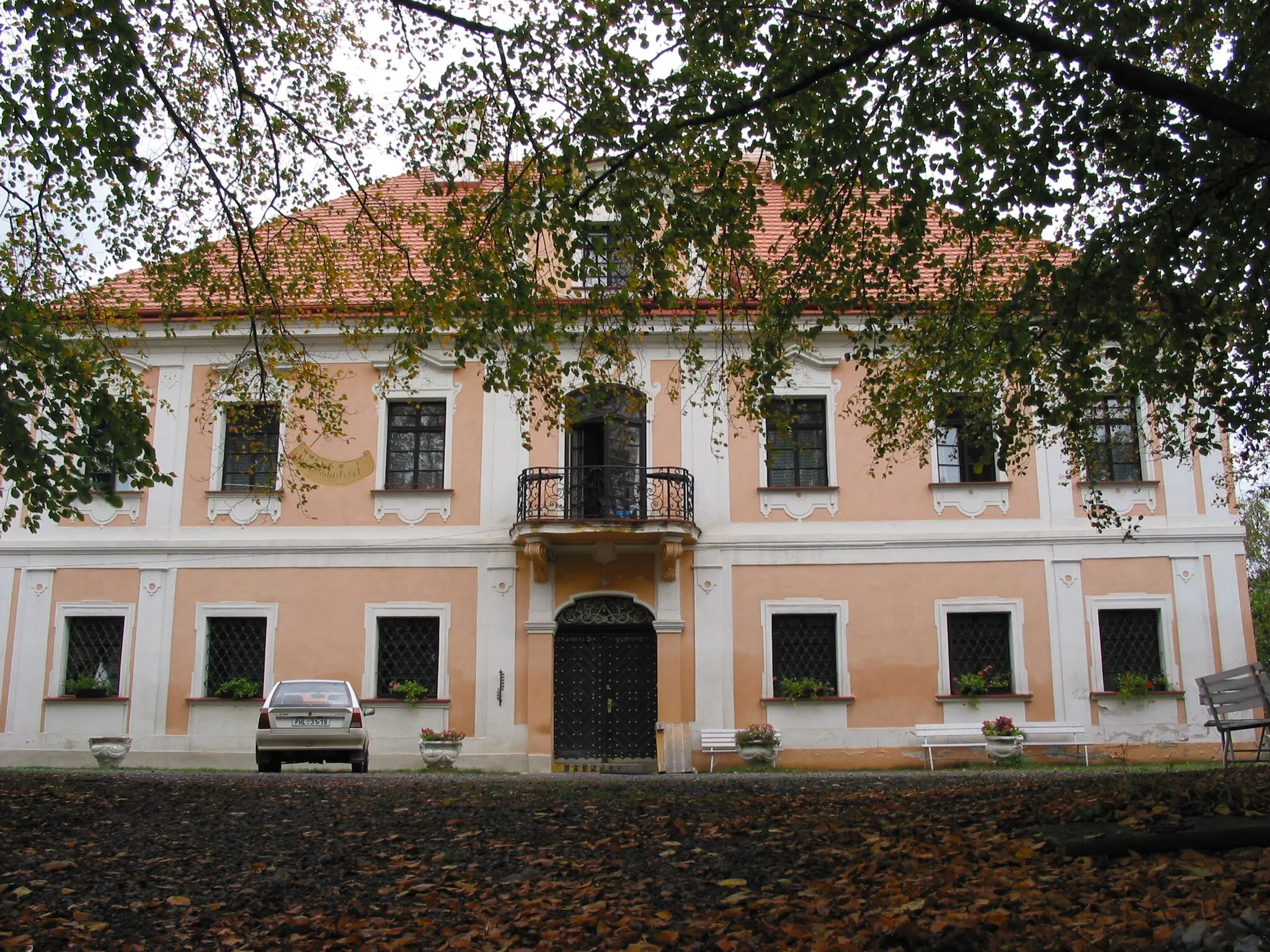 Photo showing: Horní zámek v Panenských Břežanech