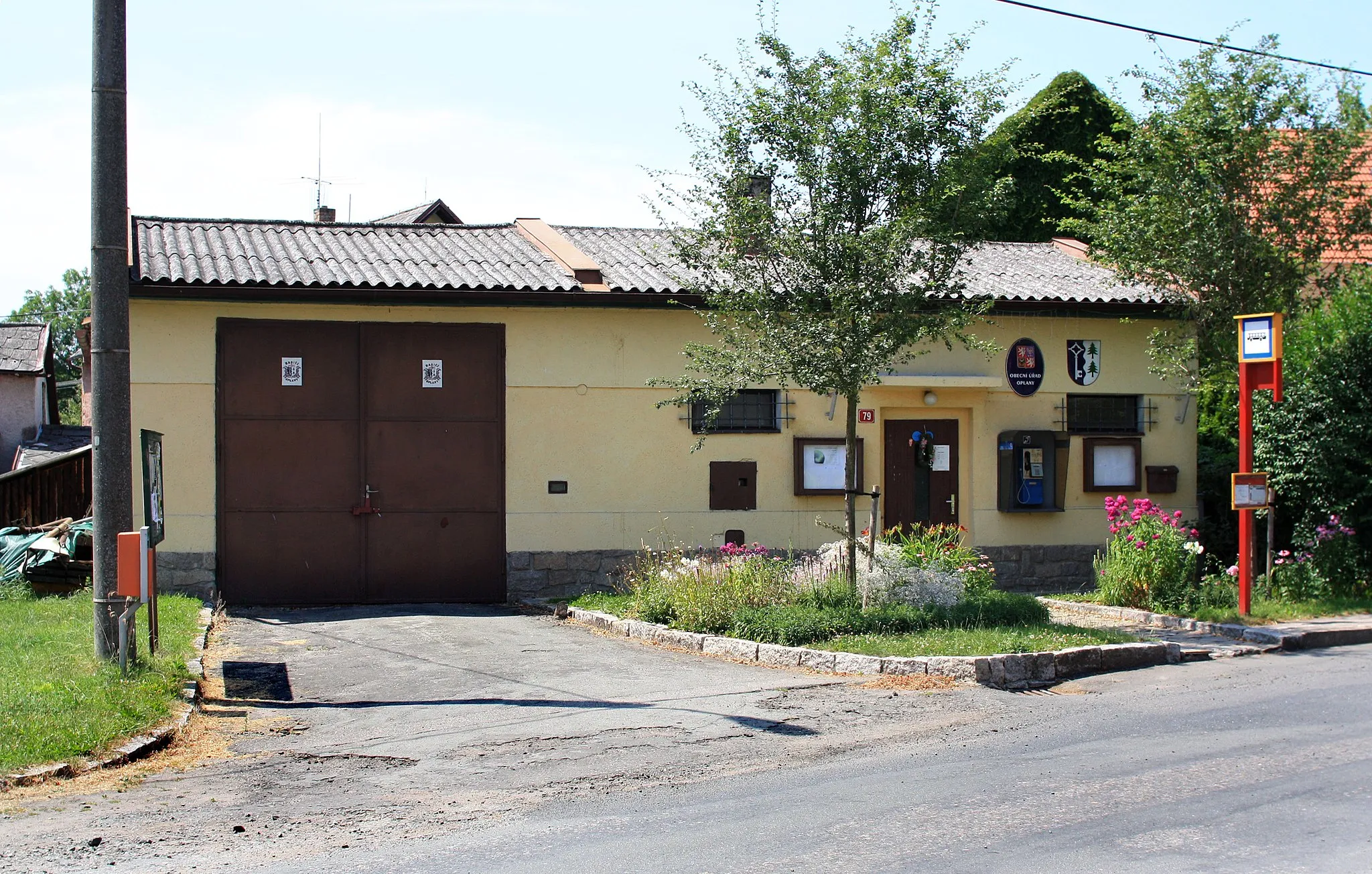 Photo showing: Municipal office in Oplany, Czech Republic