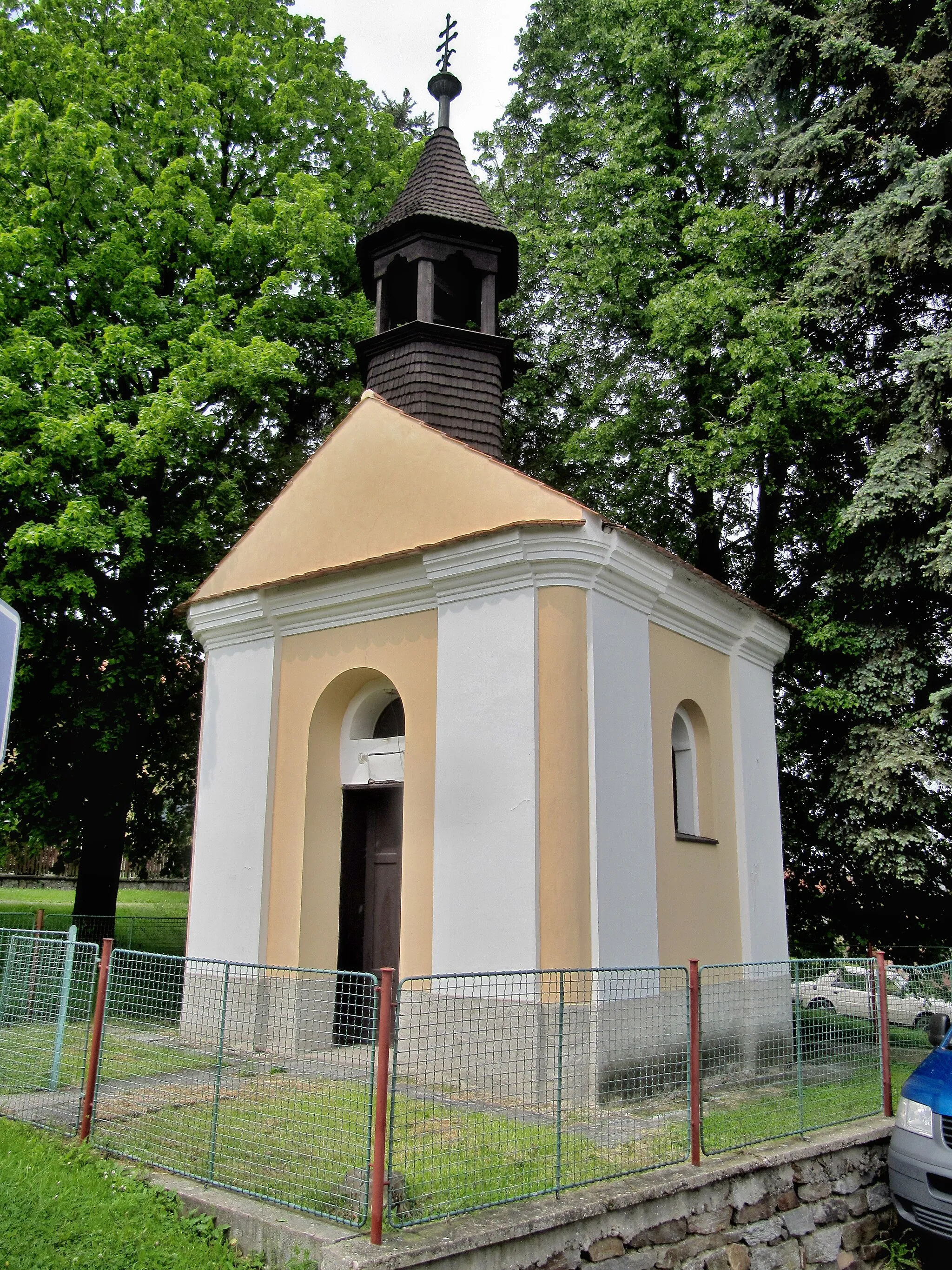 Photo showing: Oleška, Prague-East District, Czech Republic, part Krymlov. Chapel.