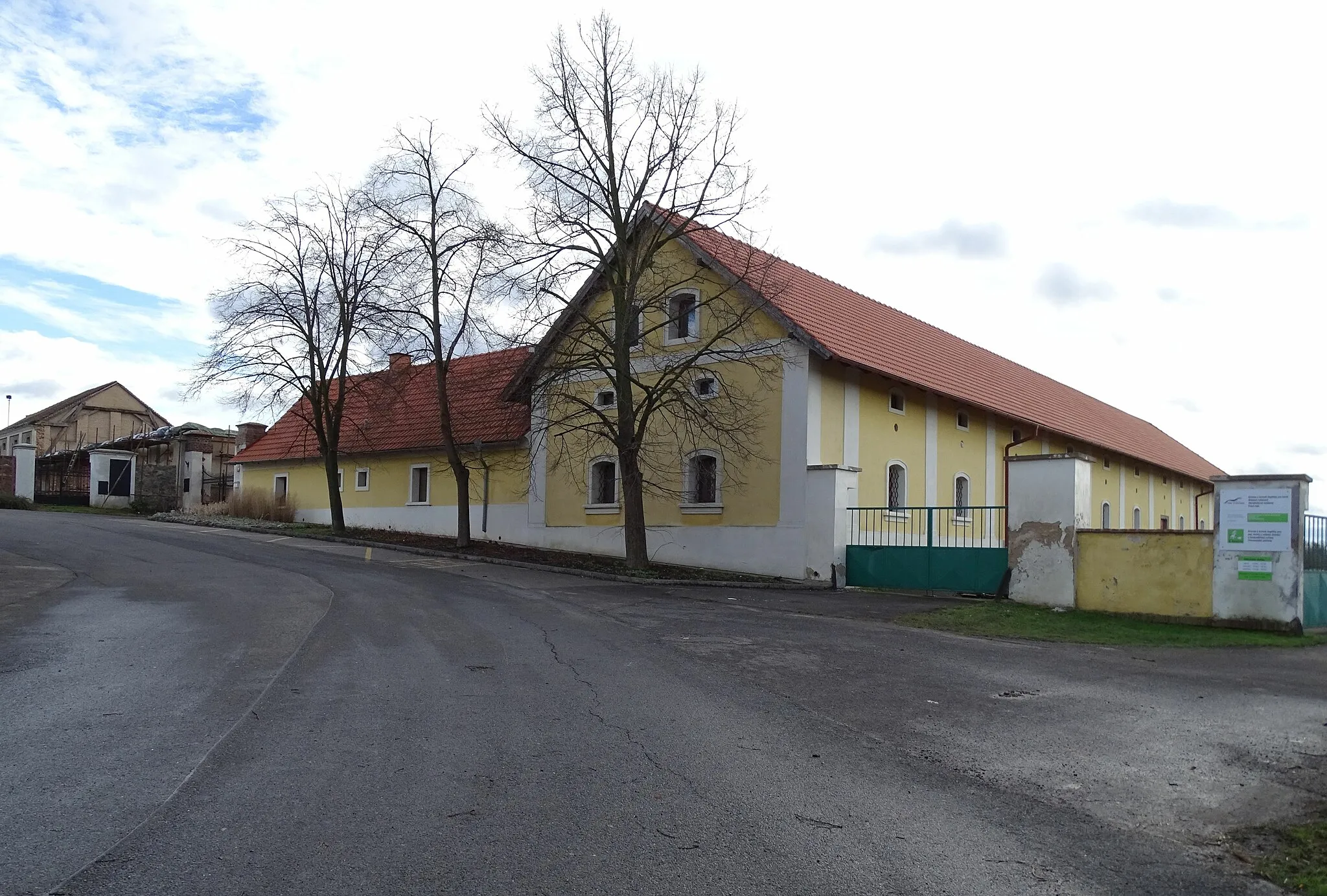 Photo showing: Máslovice, Prague-East District, Central Bohemian Region, Czech Republic. Pražská 15.