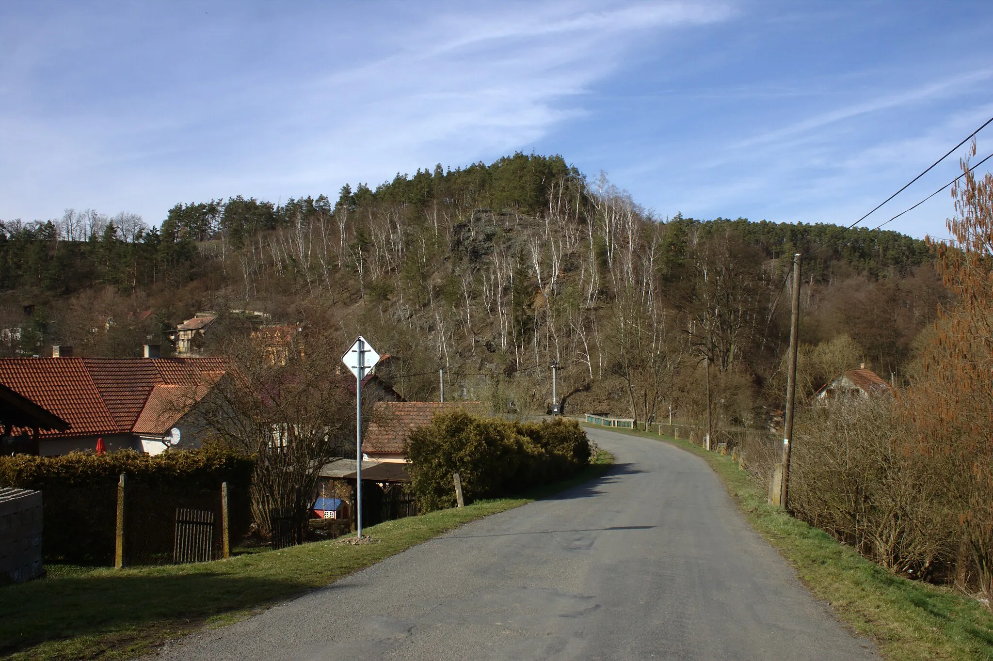Photo showing: Main road in the village of Malá Lečice in Kocába River valley, Central Bohemia, CZ